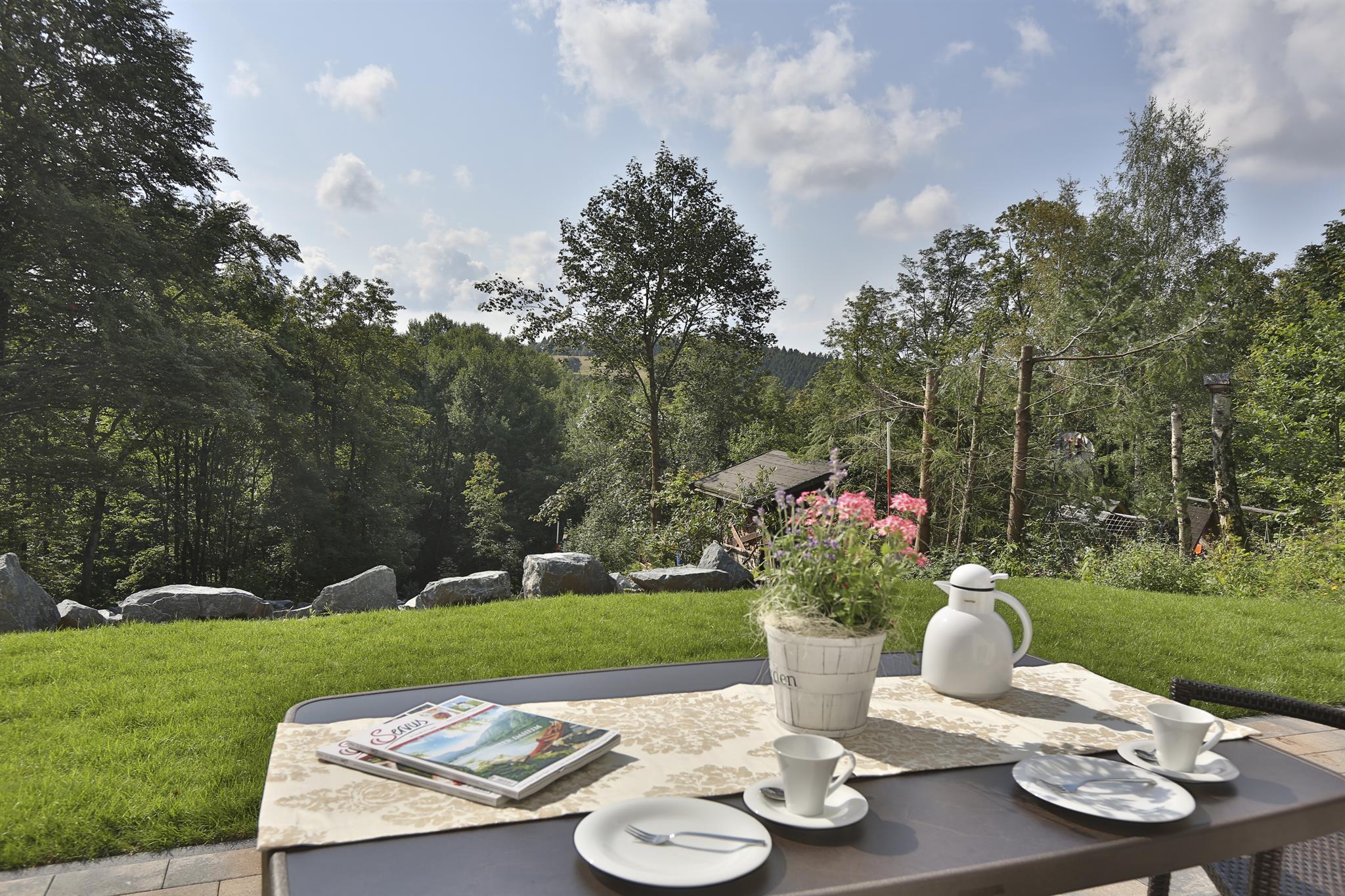 Terrasse Arnika mit Kaffetafel