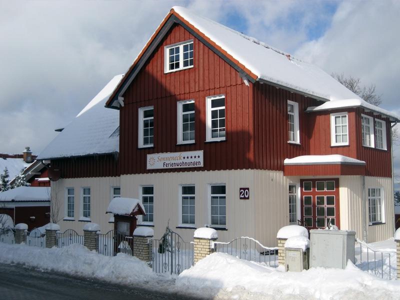 Hausansicht im Winter