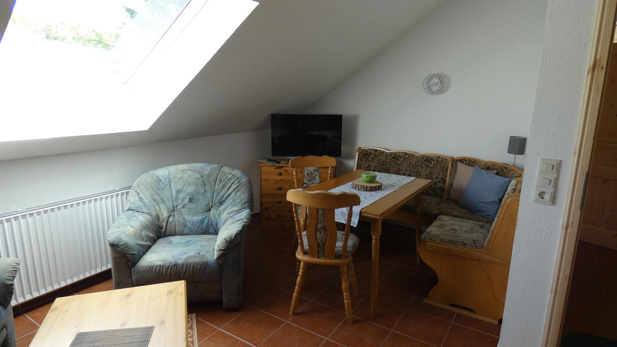FeWo 2 Wohnzimmer mit Essbereich