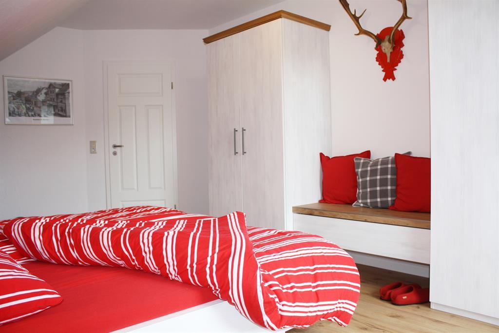 Schlafzimmer 1