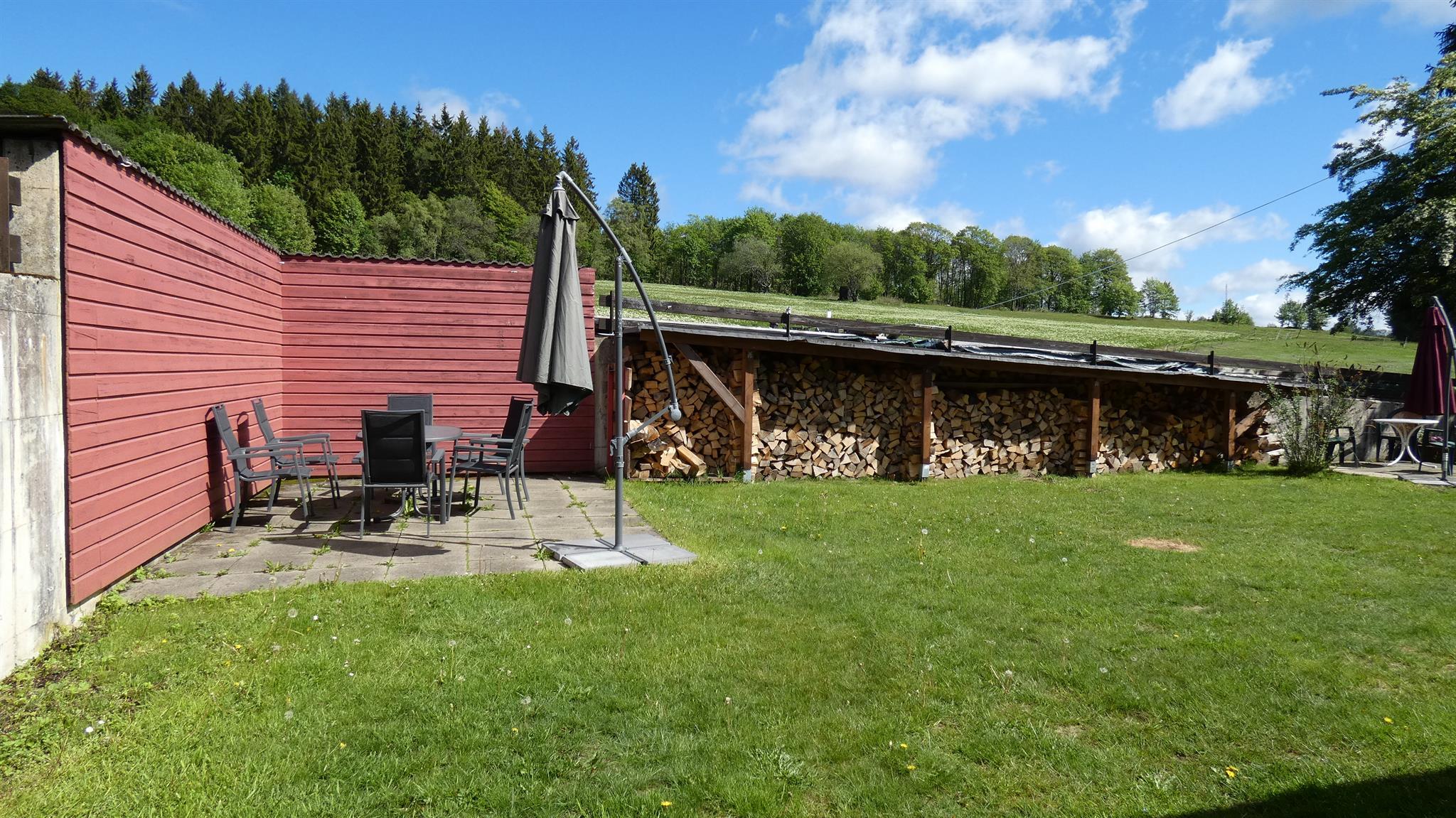 Garten mit Sitzecke, Grill ist vorhanden