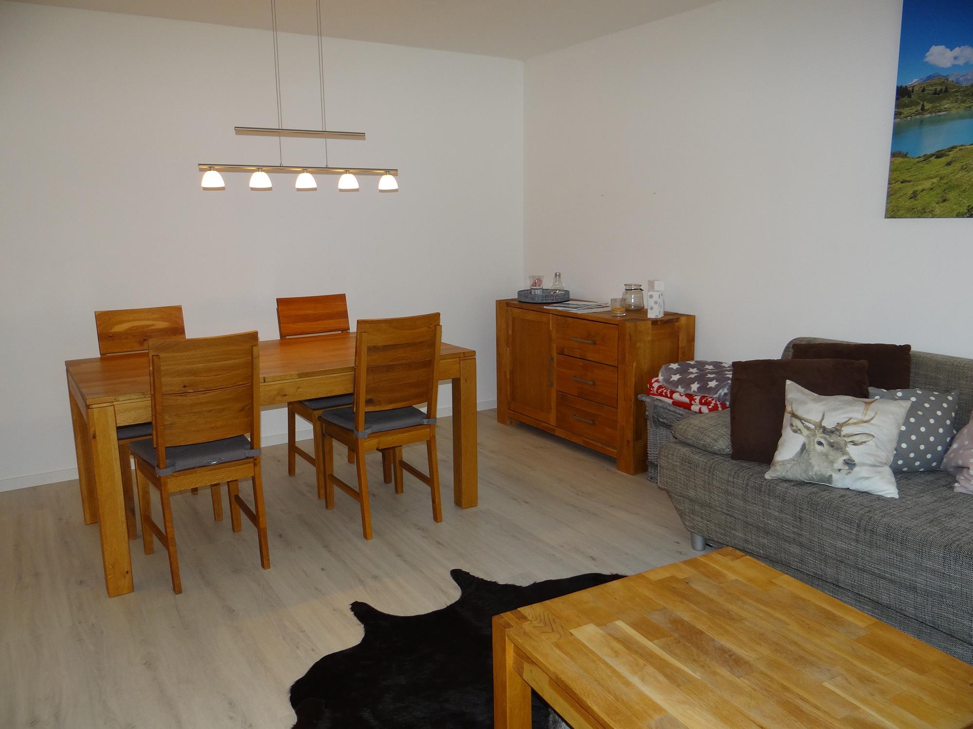 Wohnzimmer mit Essbereich Wohnzimmer mit Essbereich