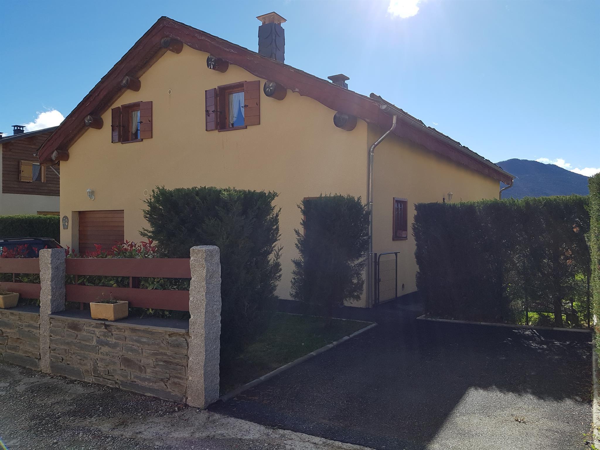 Pyrénées-Orientales, Chalet chardons