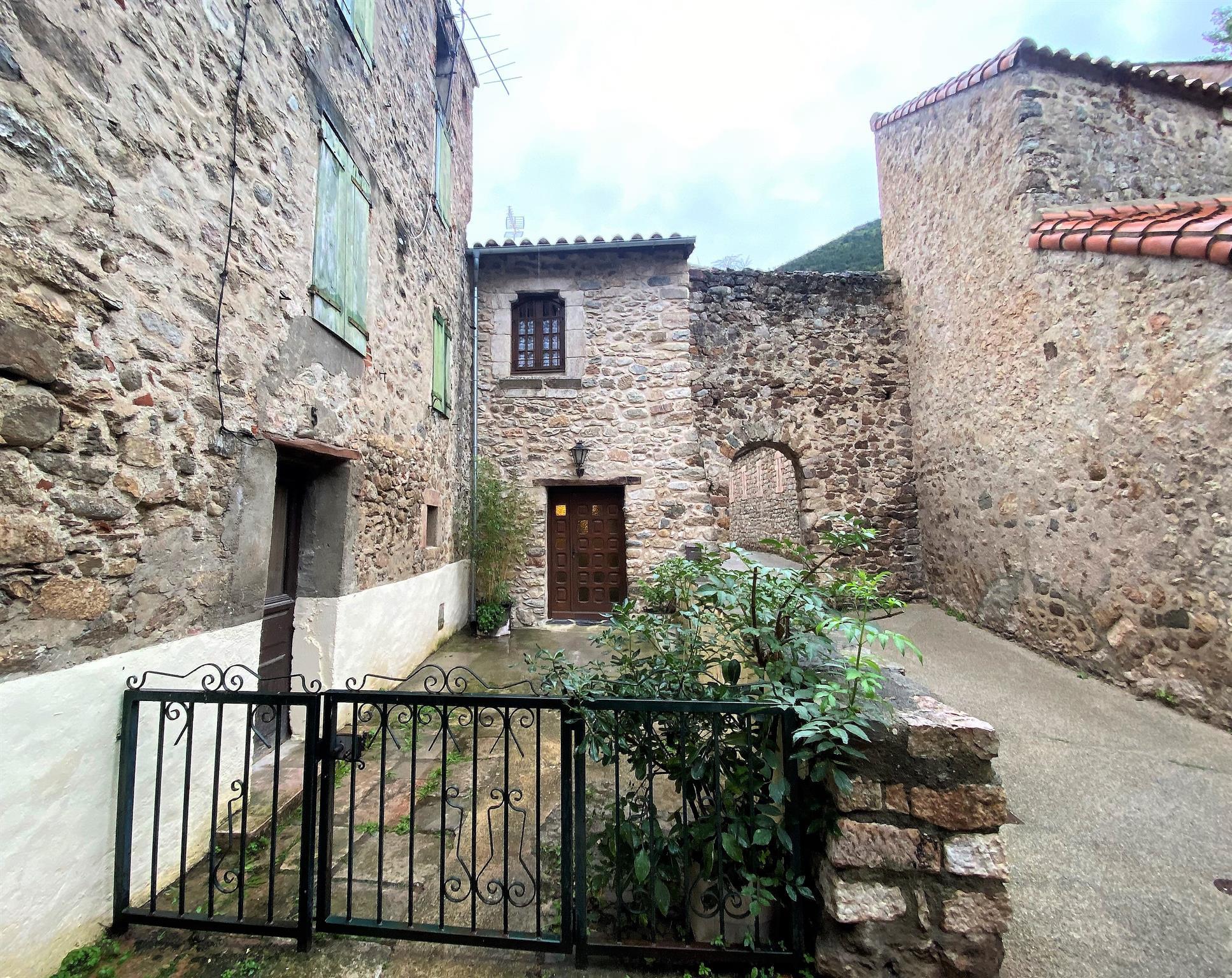 Pyrénées-Orientales, La maison des Tisserands