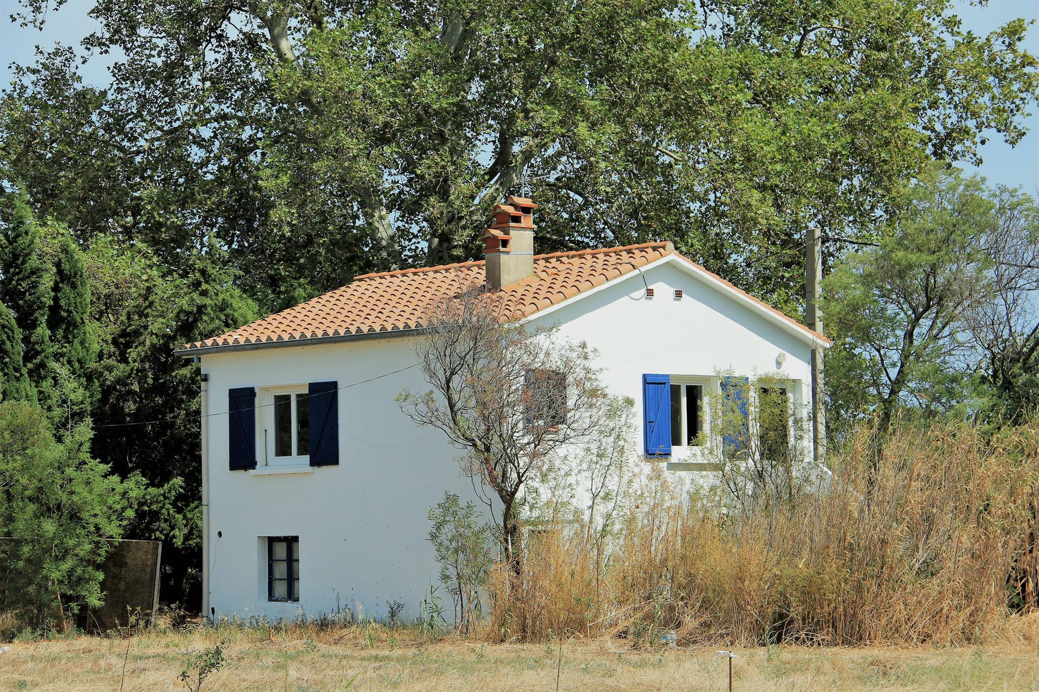 Pyrénées-Orientales, La maison bleue