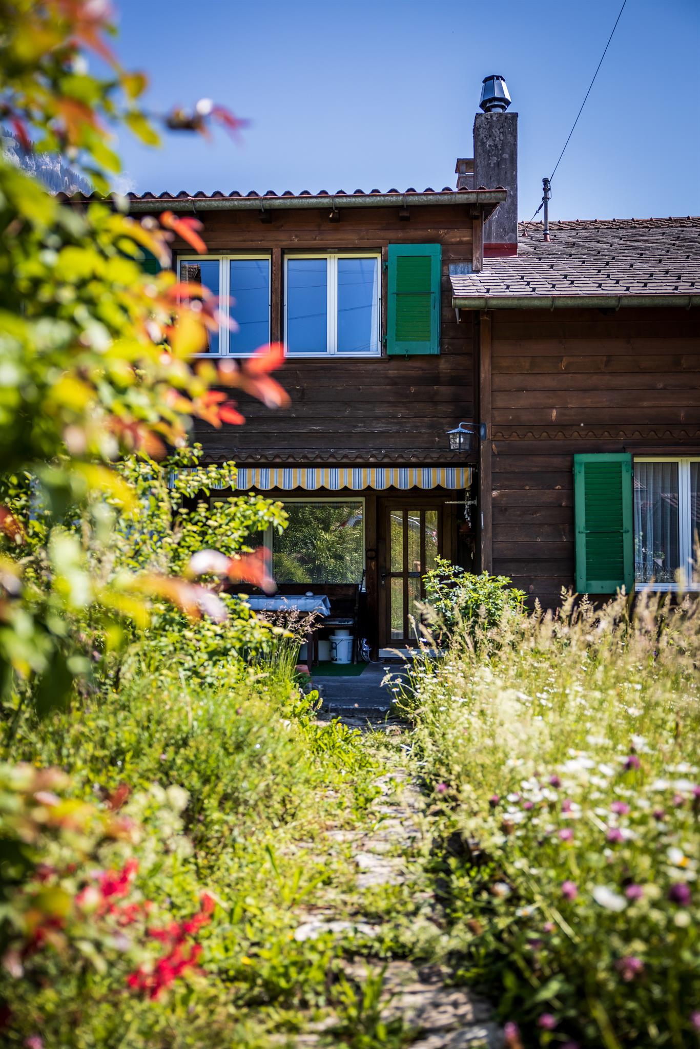 Westseite Aussensitzplatz im EG Westseite Aussensitzplatz im EG