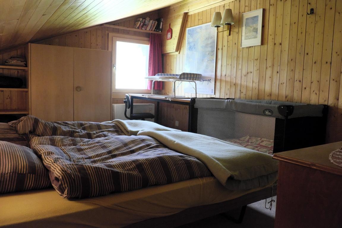 Drittes Schlafzimmer mit Kinderbett Drittes Schlafzimmer mit Kinderbett