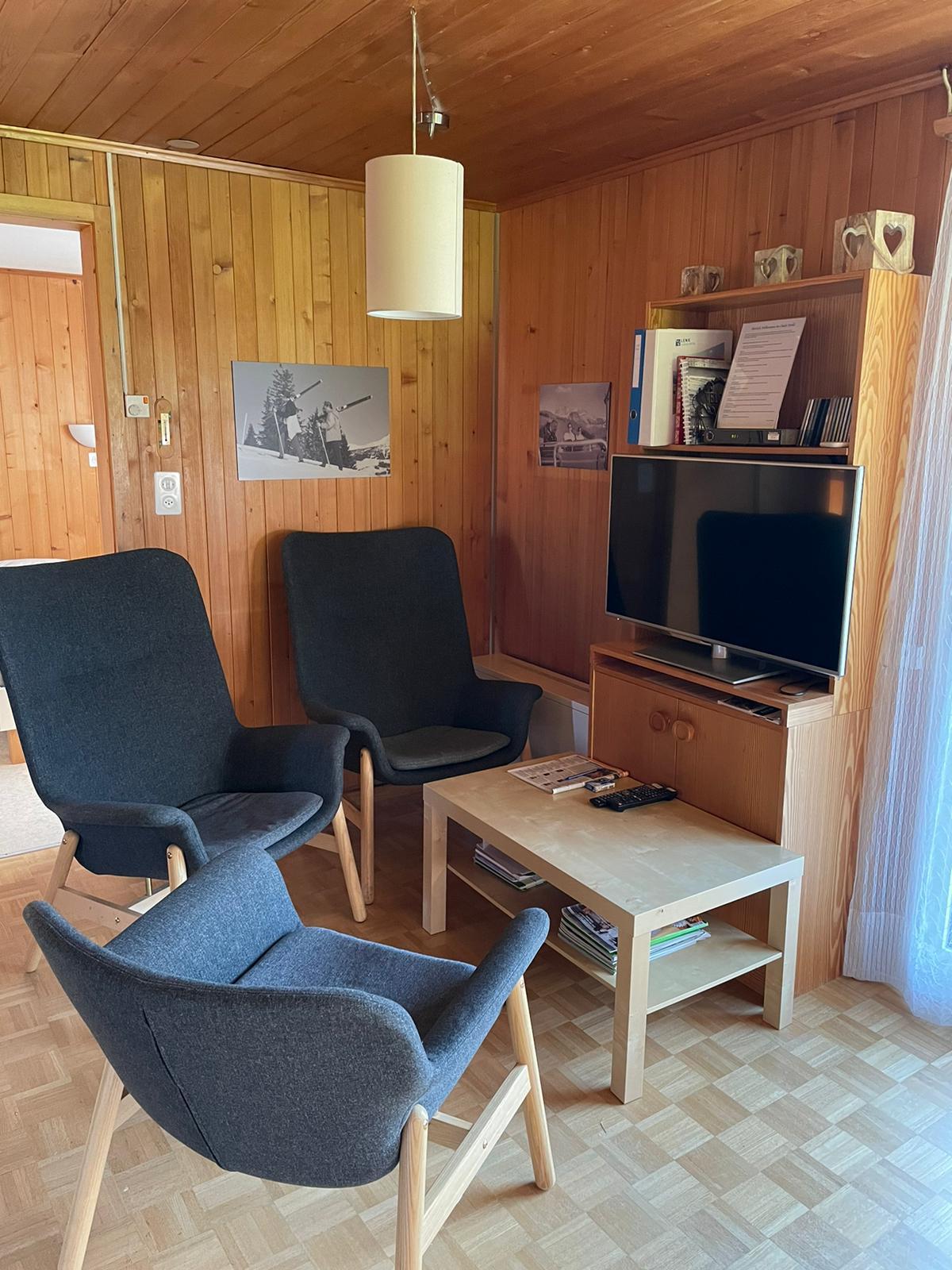 Wohnzimmer mit Fernseher Wohnzimmer mit Fernseher