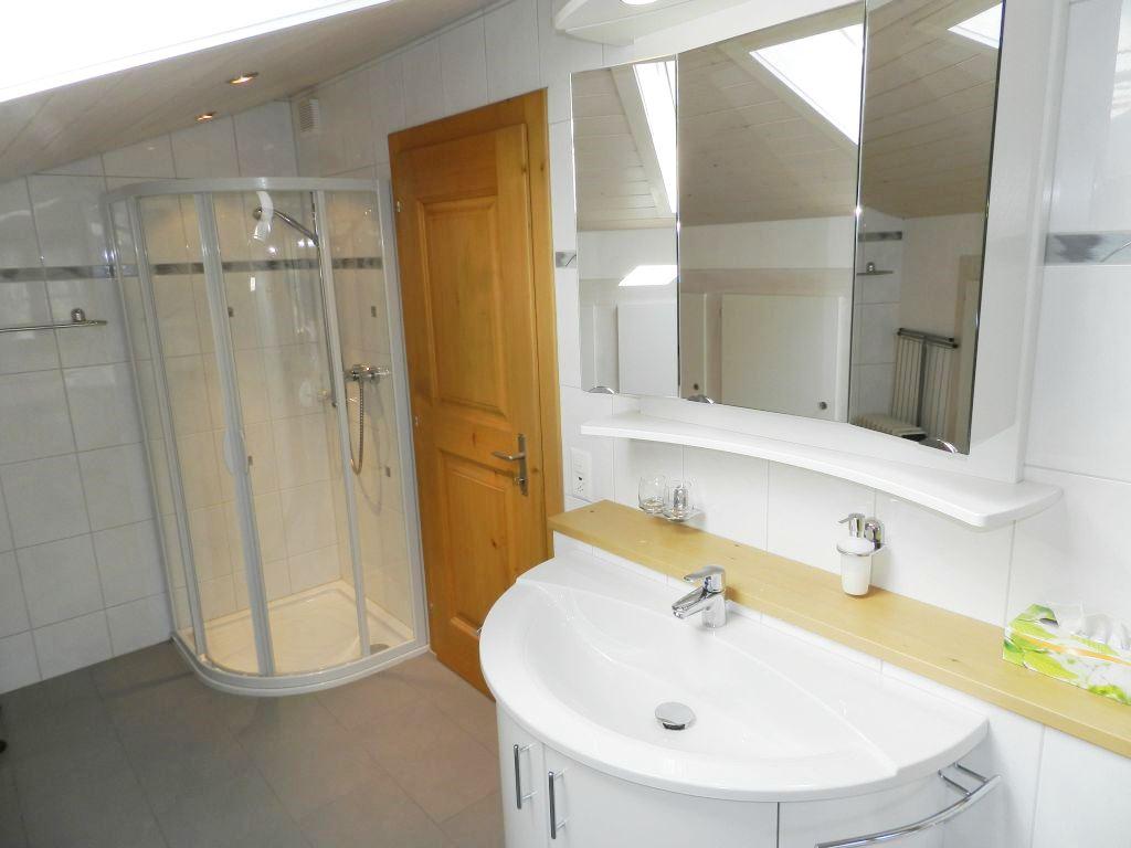 Badezimmer (2) Badezimmer (2)