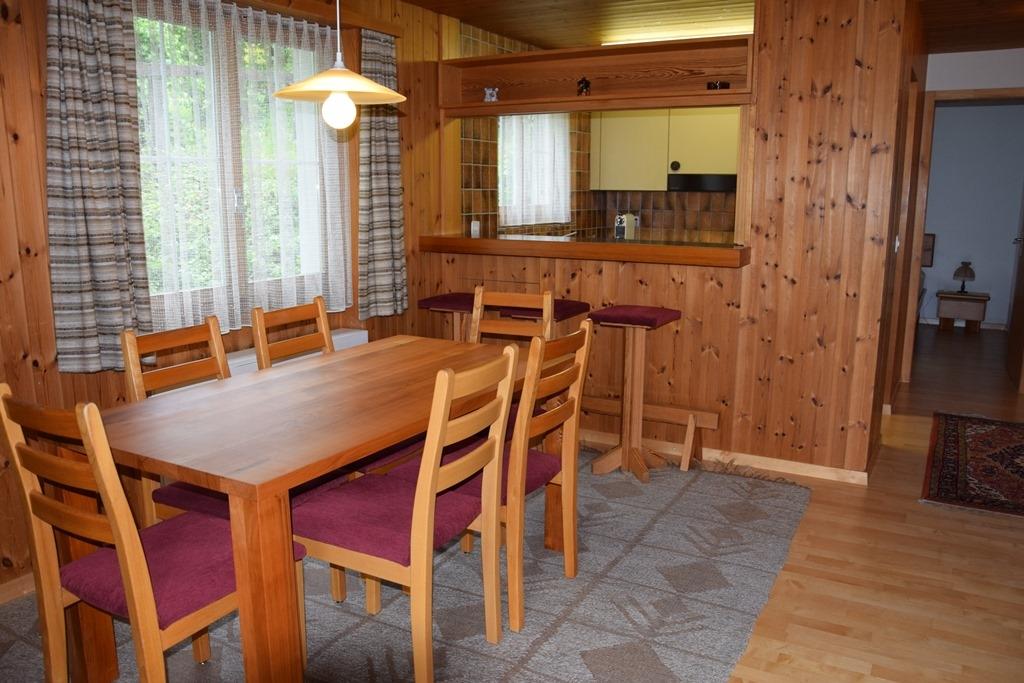 Blick vom Wohnzimmer in die Küche Blick vom Wohnzimmer in die Küche