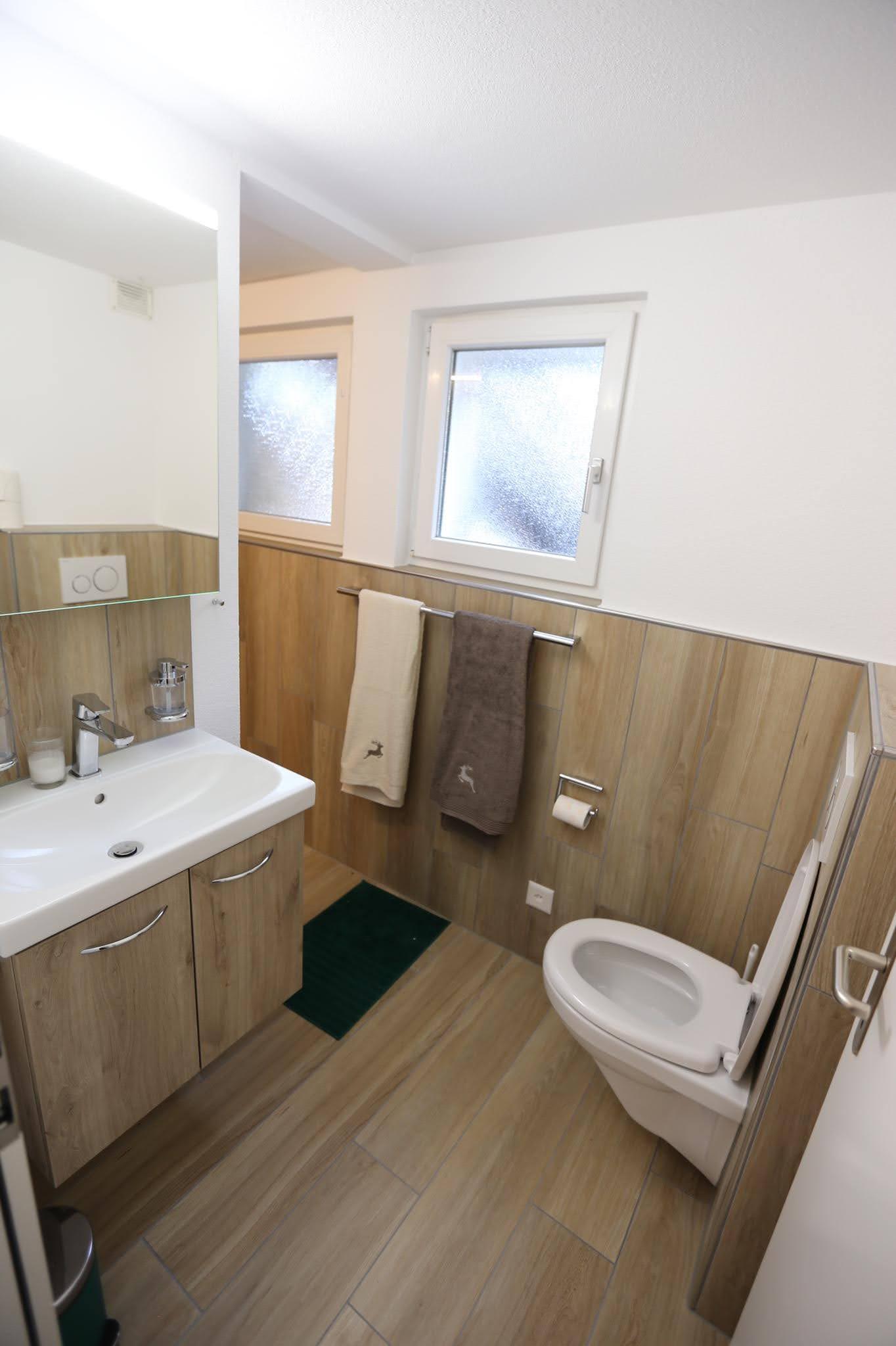 WC, Lavabo, Durchgang Nasszelle WC, Lavabo, Durchgang Nasszelle