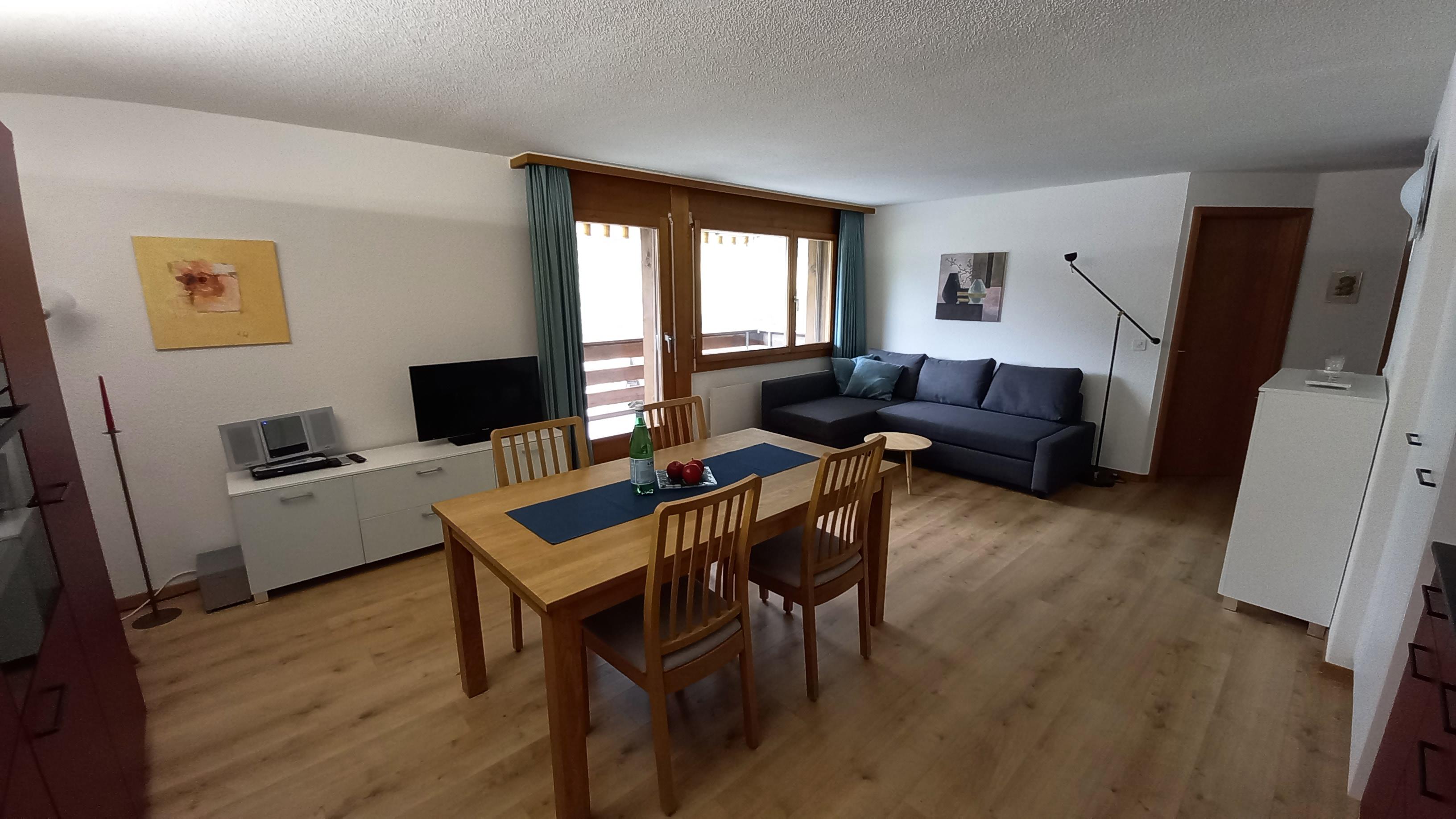 Wohn-/Esszimmer (2) Wohn-/Esszimmer (2)