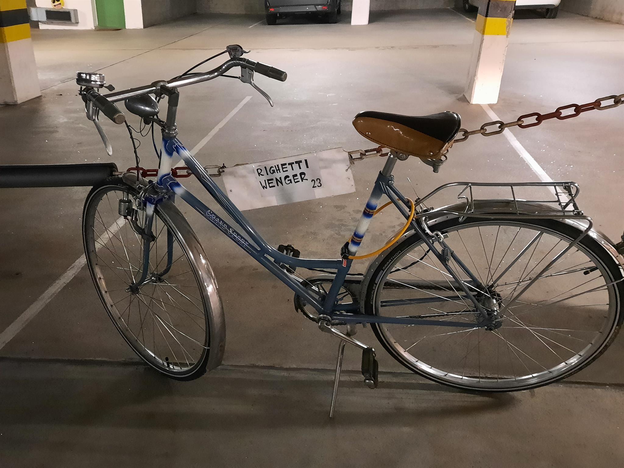 Parkplatz in Tiefgarage Parkplatz in Tiefgarage