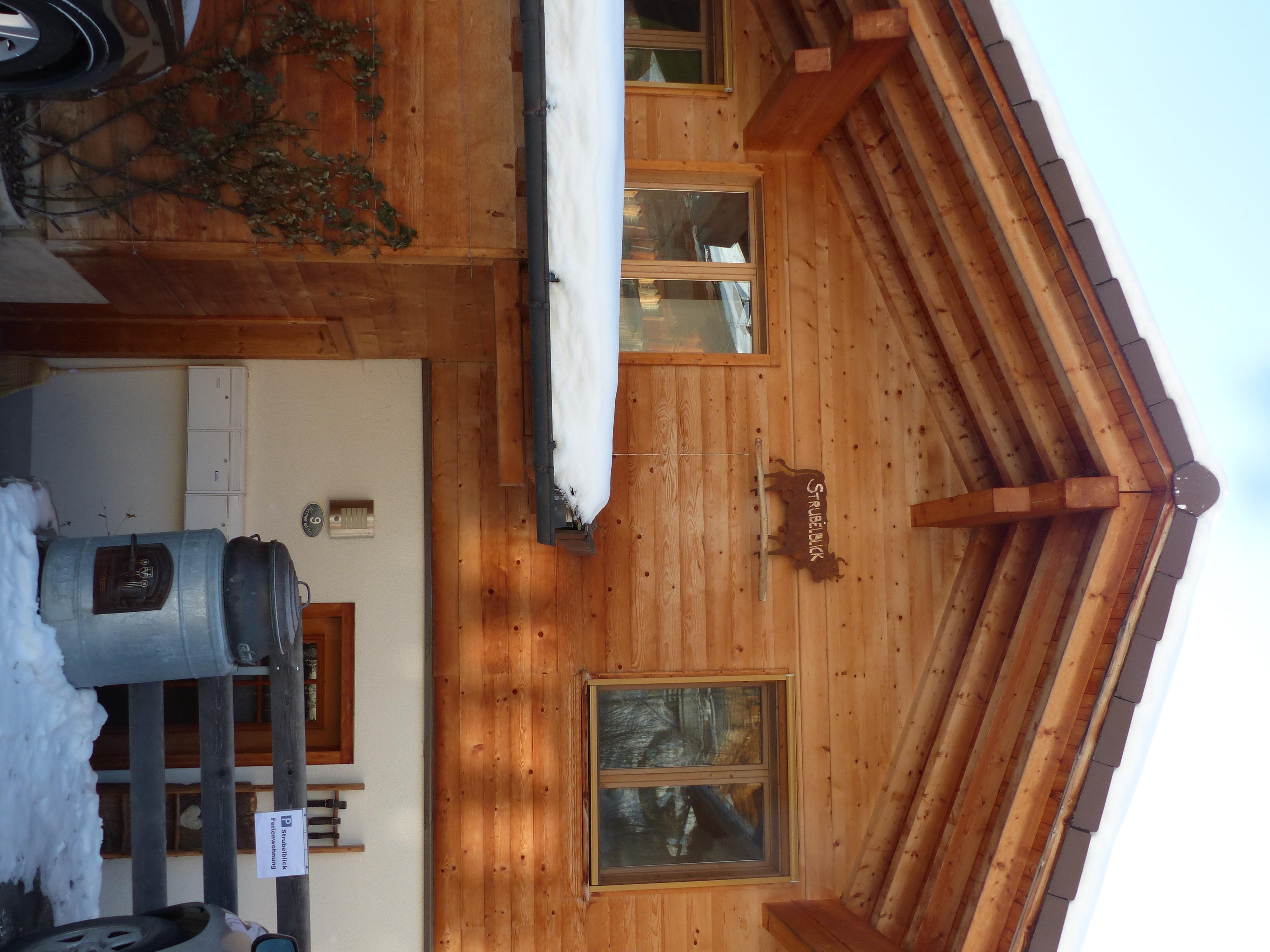 Zugang zum Haus 5 Treppenstufen Zugang zum Haus 5 Treppenstufen