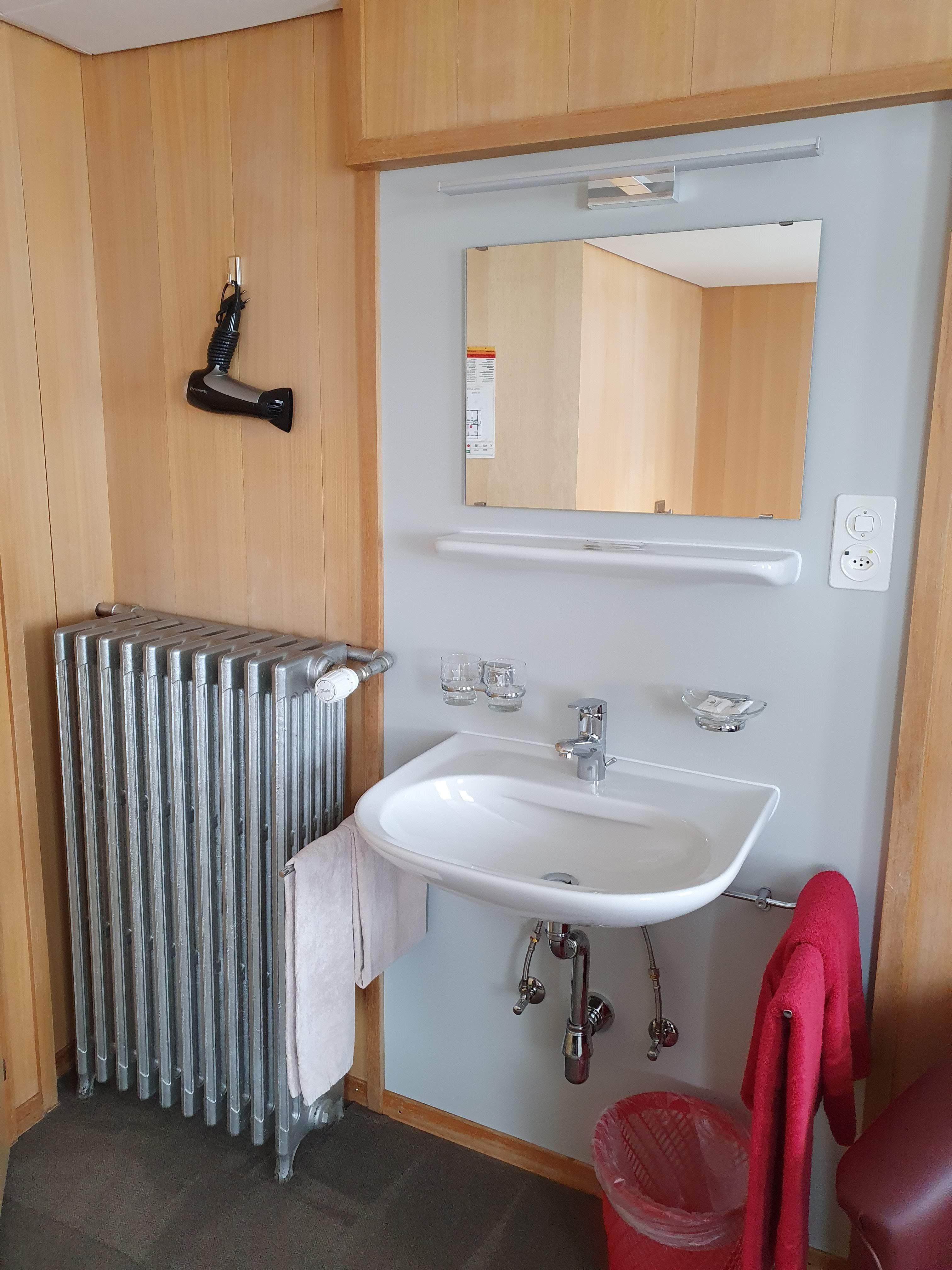 Südzimmer mit Etagendusche ohne Balkon Südzimmer mit Etagendusche ohne Balkon