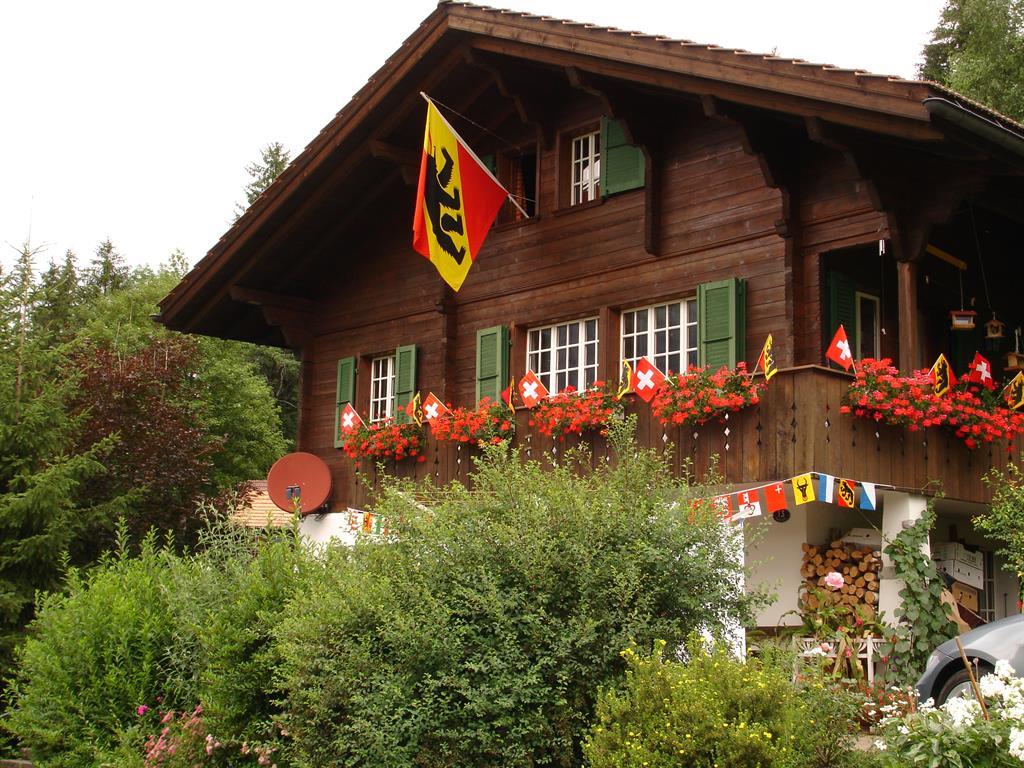 Bach 2-Bett-Wohnung Ferienwohnung  Berner-Oberland