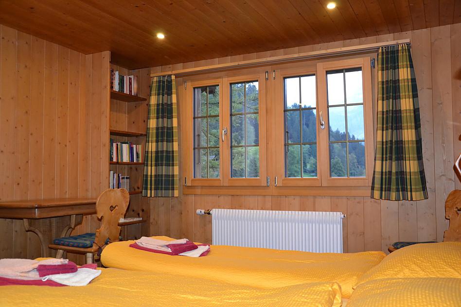Schlafzimmer oben mitte mit kleiner Bibliotkek Schlafzimmer oben mitte mit kleiner Bibliotkek