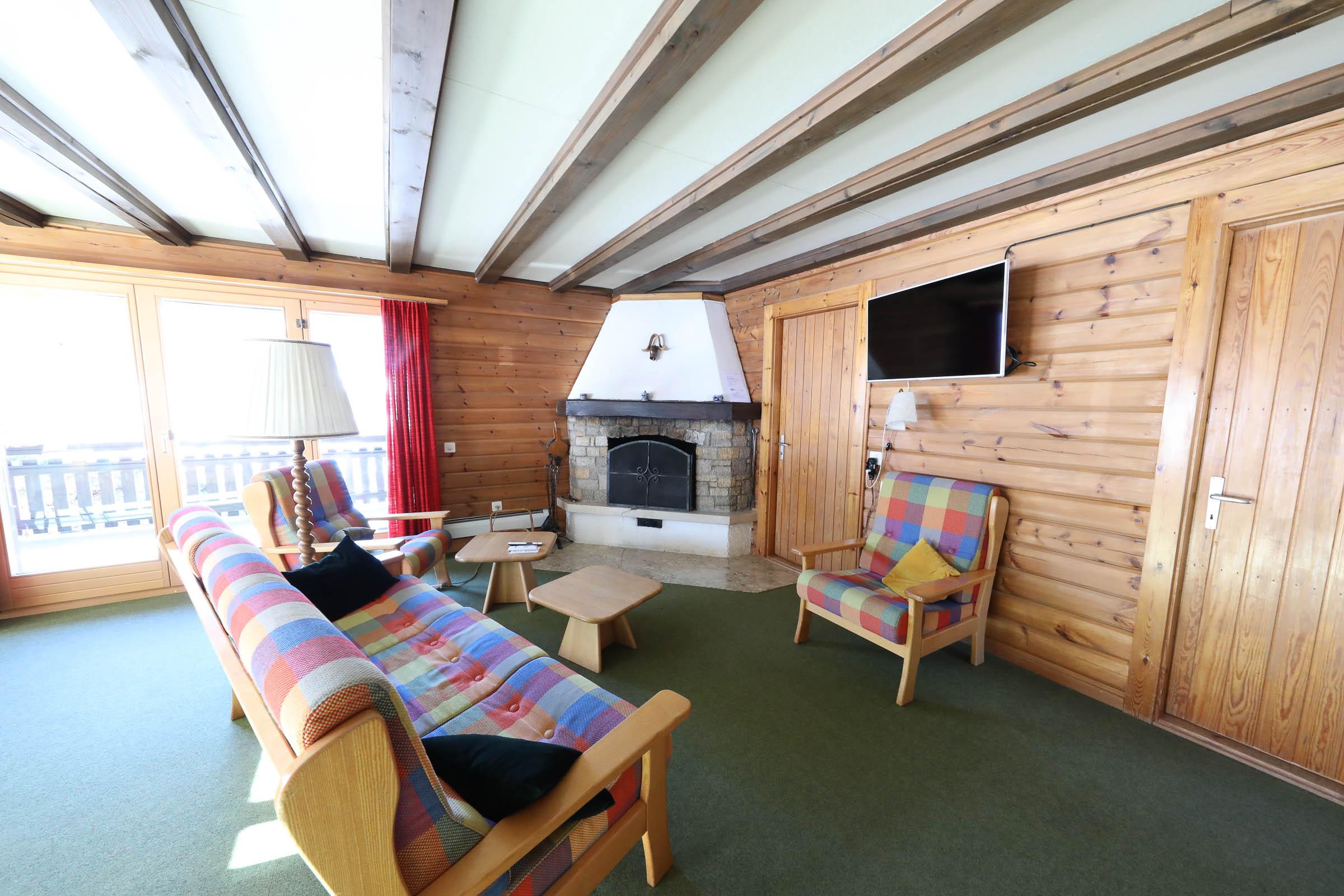 Wohnraum mit Cheminée Wohnraum mit Cheminée