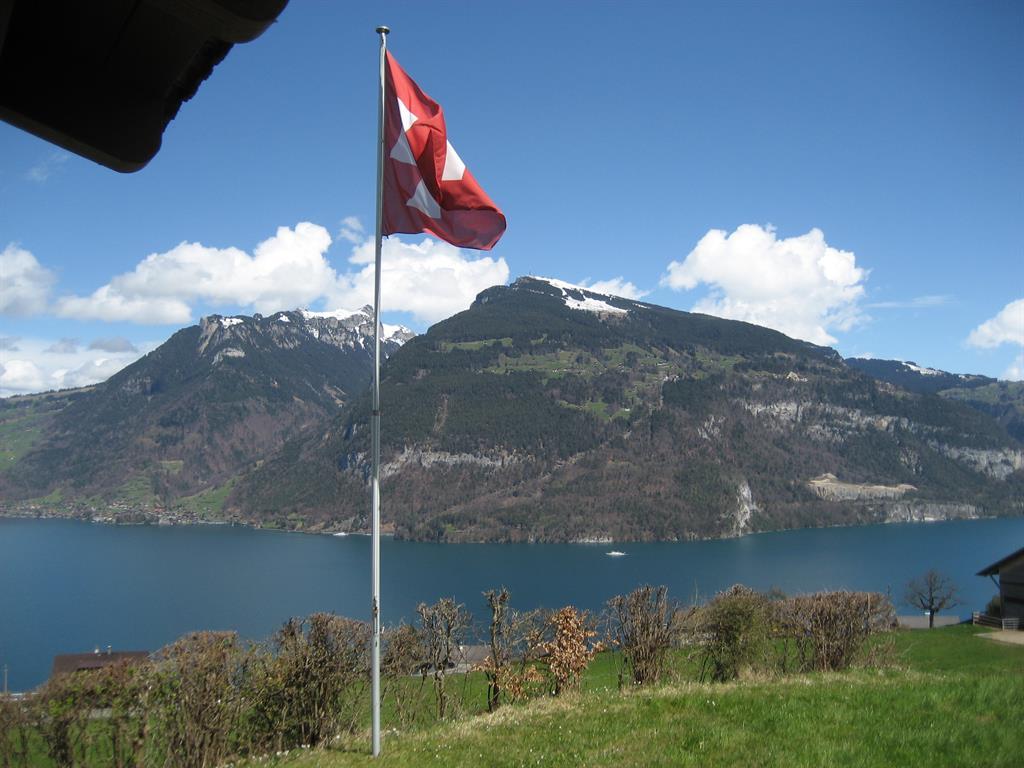 Blick gegen Beatenberg/Niederhorn Blick gegen Beatenberg/Niederhorn
