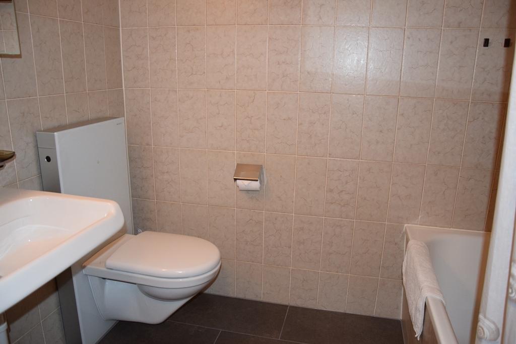 Badezimmer mit Badewanne Badezimmer mit Badewanne