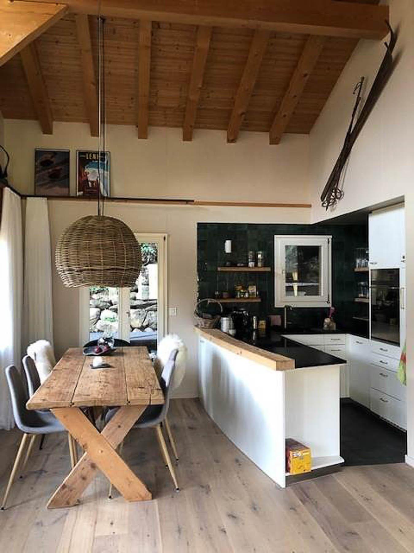 Essplatz und Küche im OG Essplatz und Küche im OG