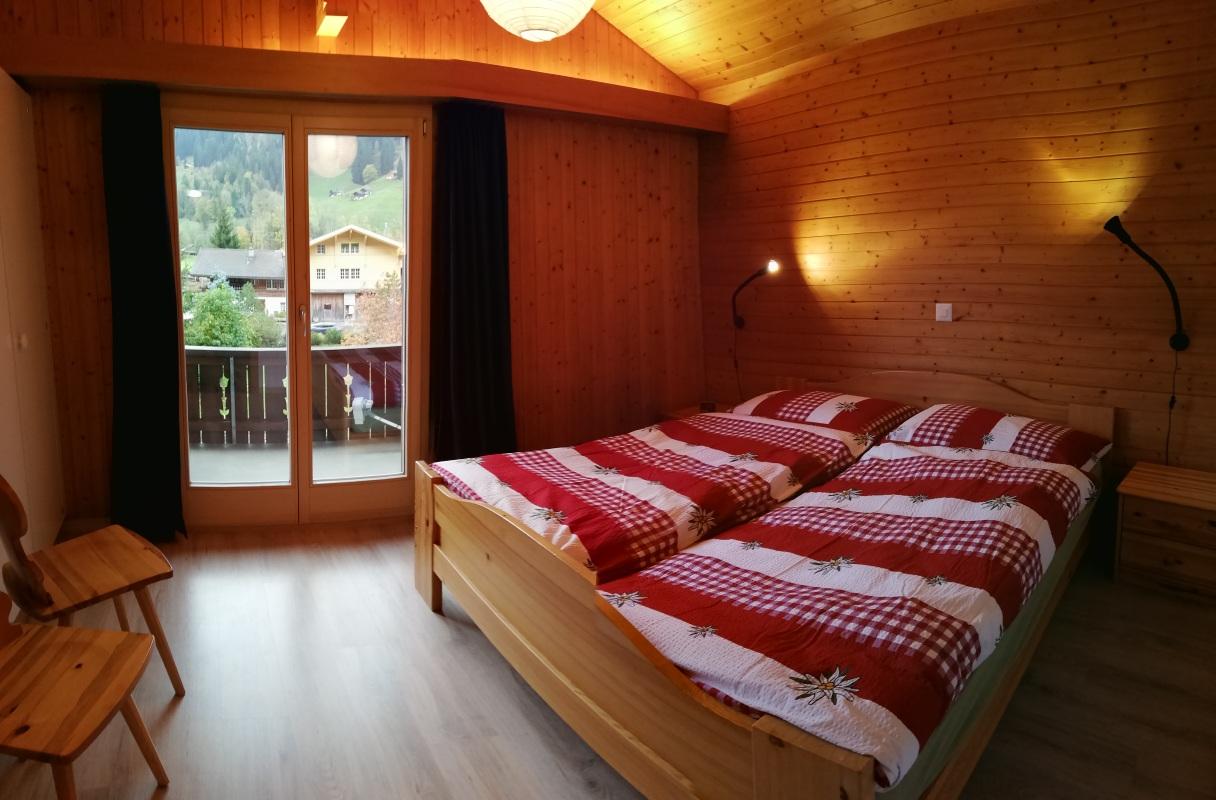 Schlafzimmer mit Doppelbett und Balkon Schlafzimmer mit Doppelbett und Balkon