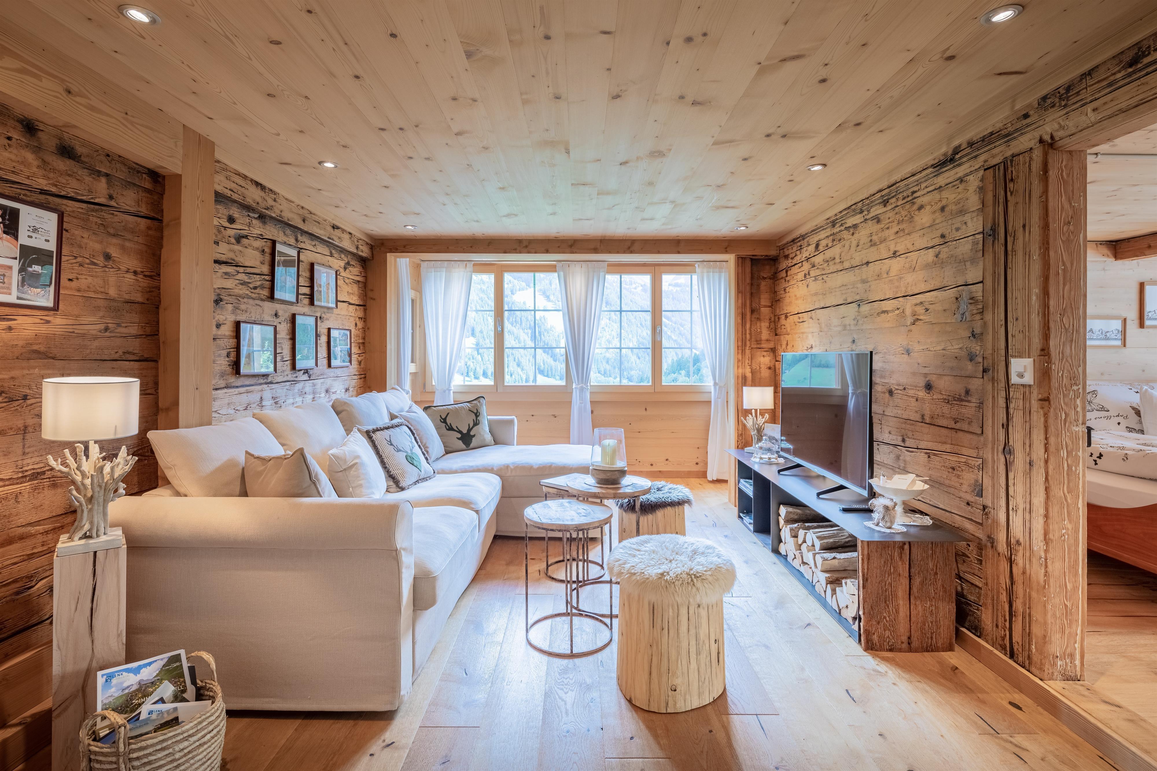 Wohnzimmer mit Flachbild-TV Wohnzimmer mit Flachbild-TV