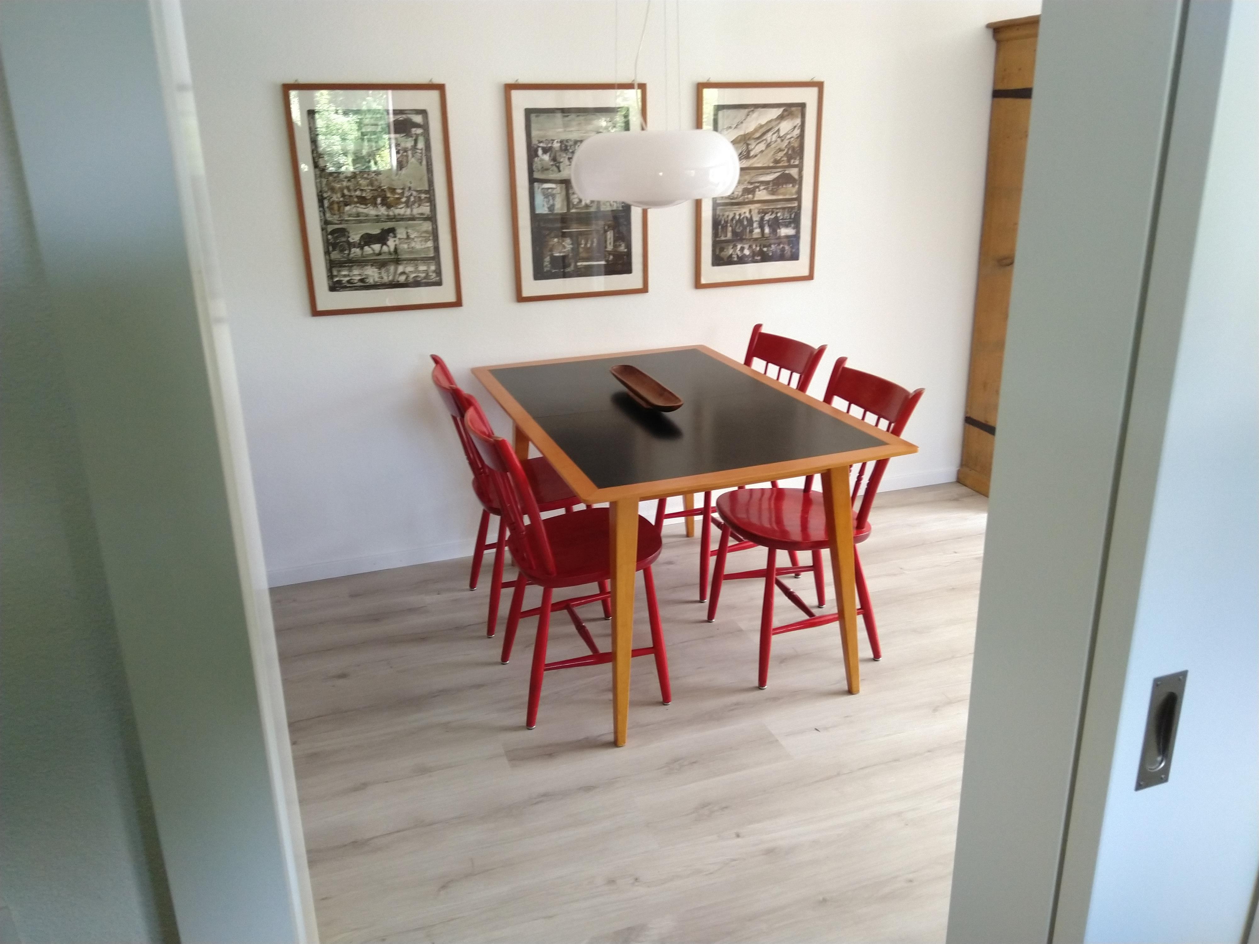 Esstisch direkt neben der Küche Esstisch direkt neben der Küche