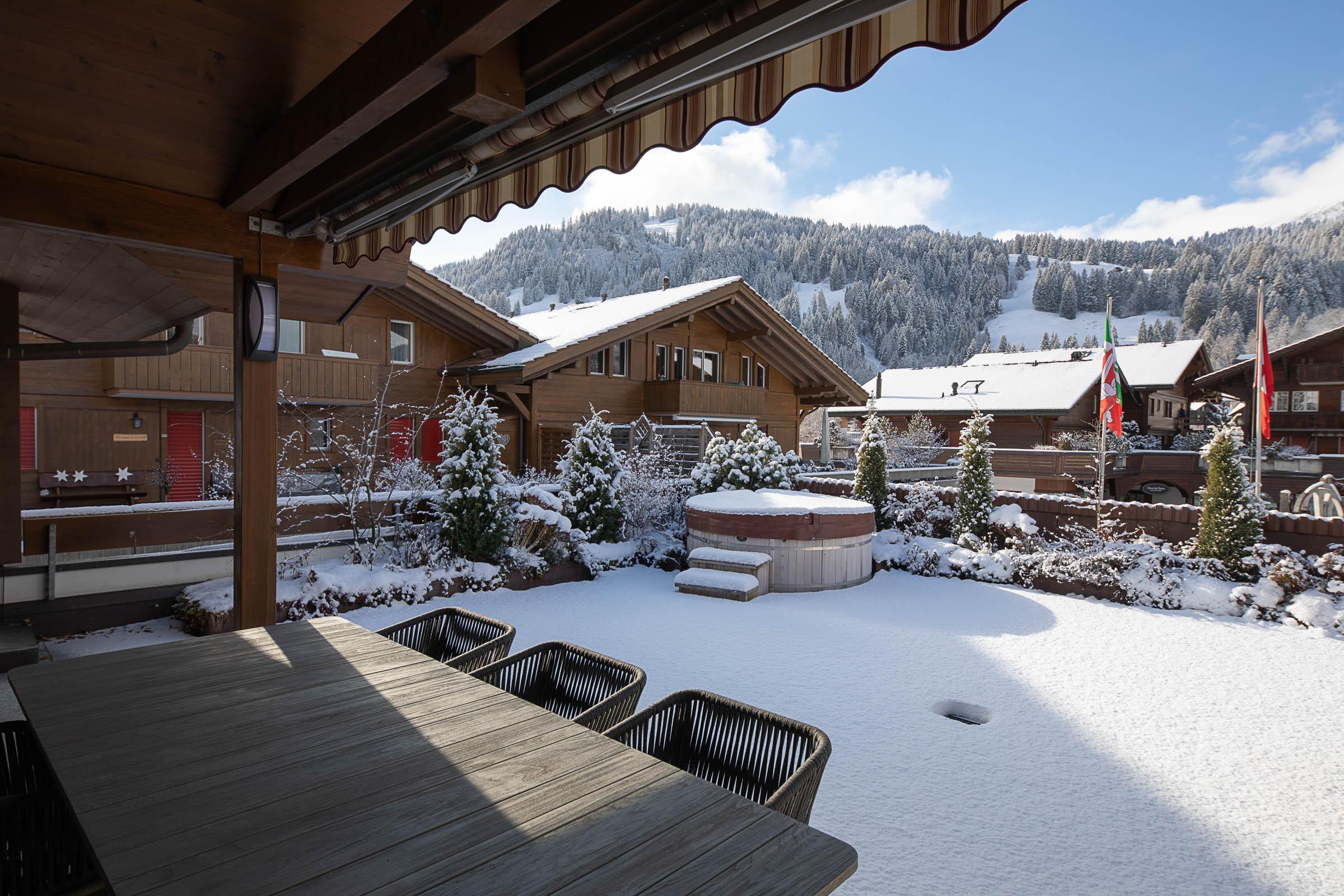 Die Terrasse mit dem Whirlpool Die Terrasse mit dem Whirlpool