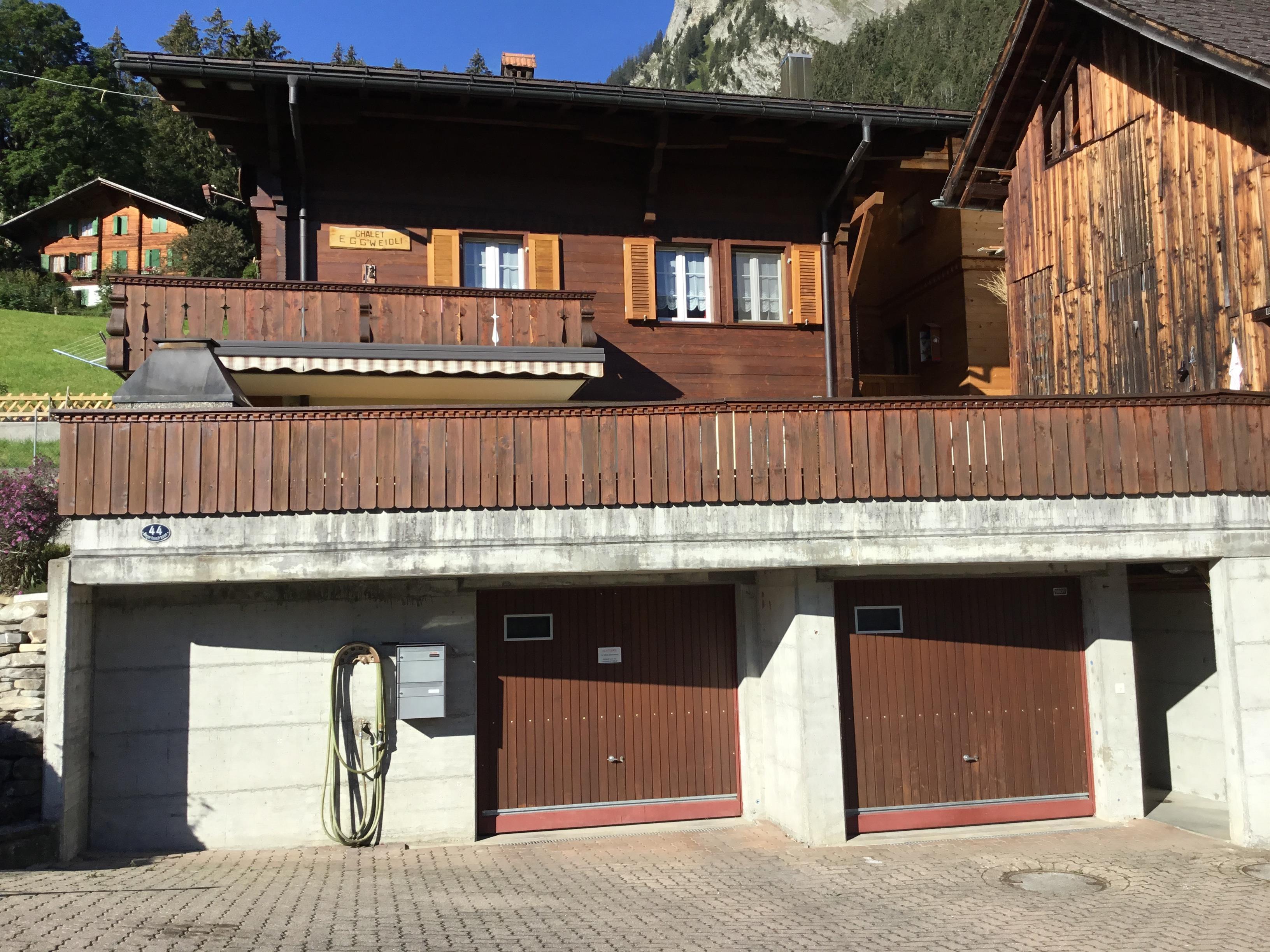 Garage (rechte Seite) Garage (rechte Seite)