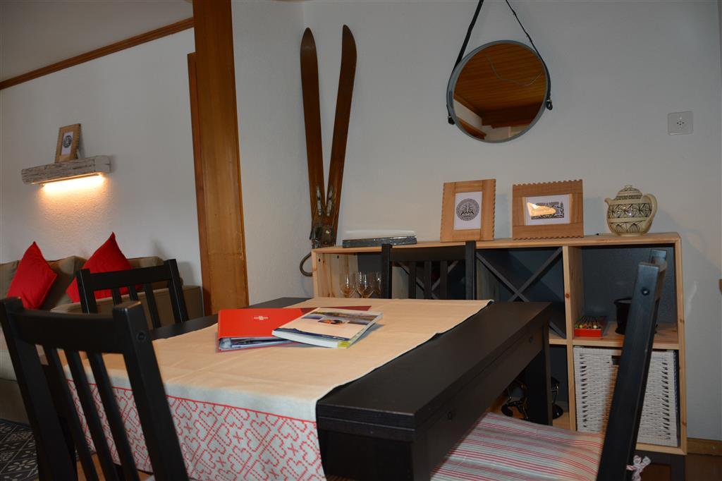 Esstisch (2) Esstisch (2)