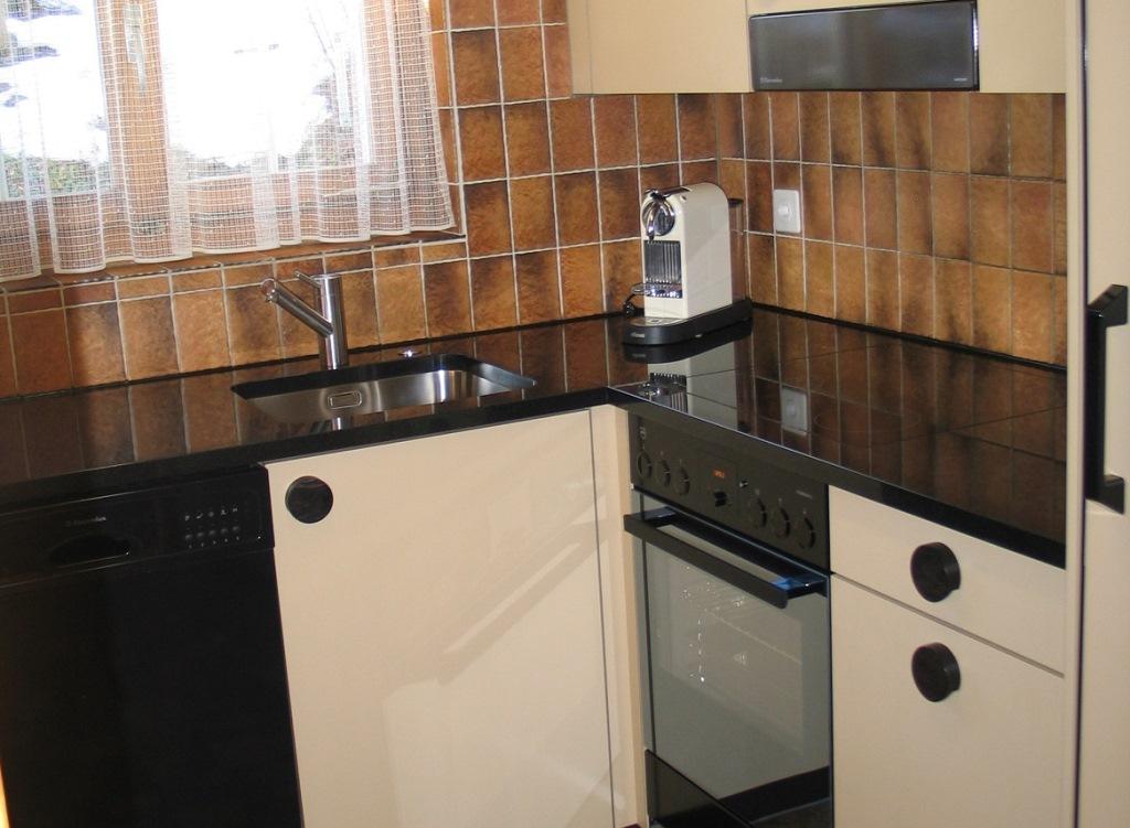 Küche mit Glaskeramikkochfeld Küche mit Glaskeramikkochfeld