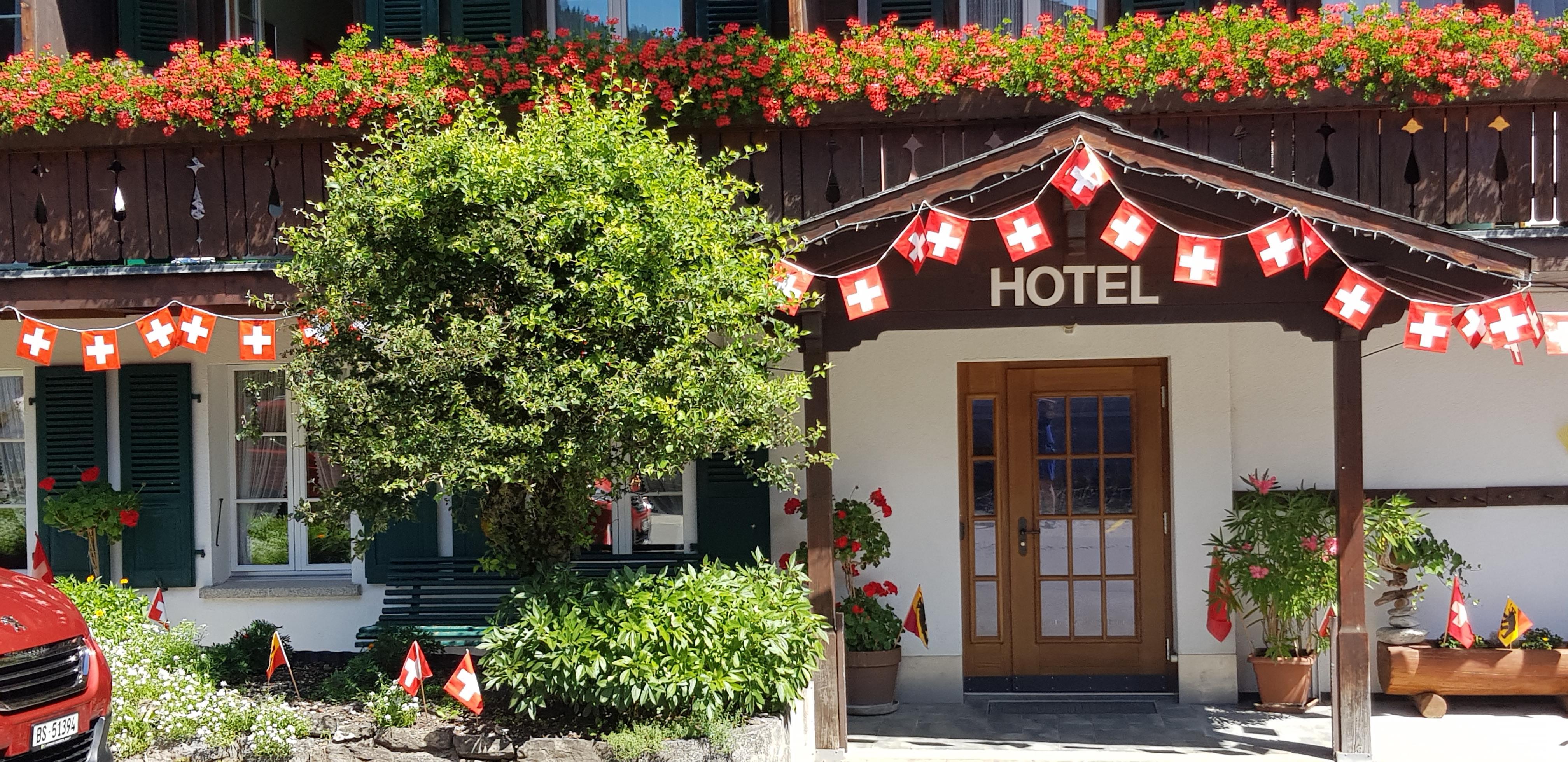 Hoteleingang Sommer Hoteleingang Sommer