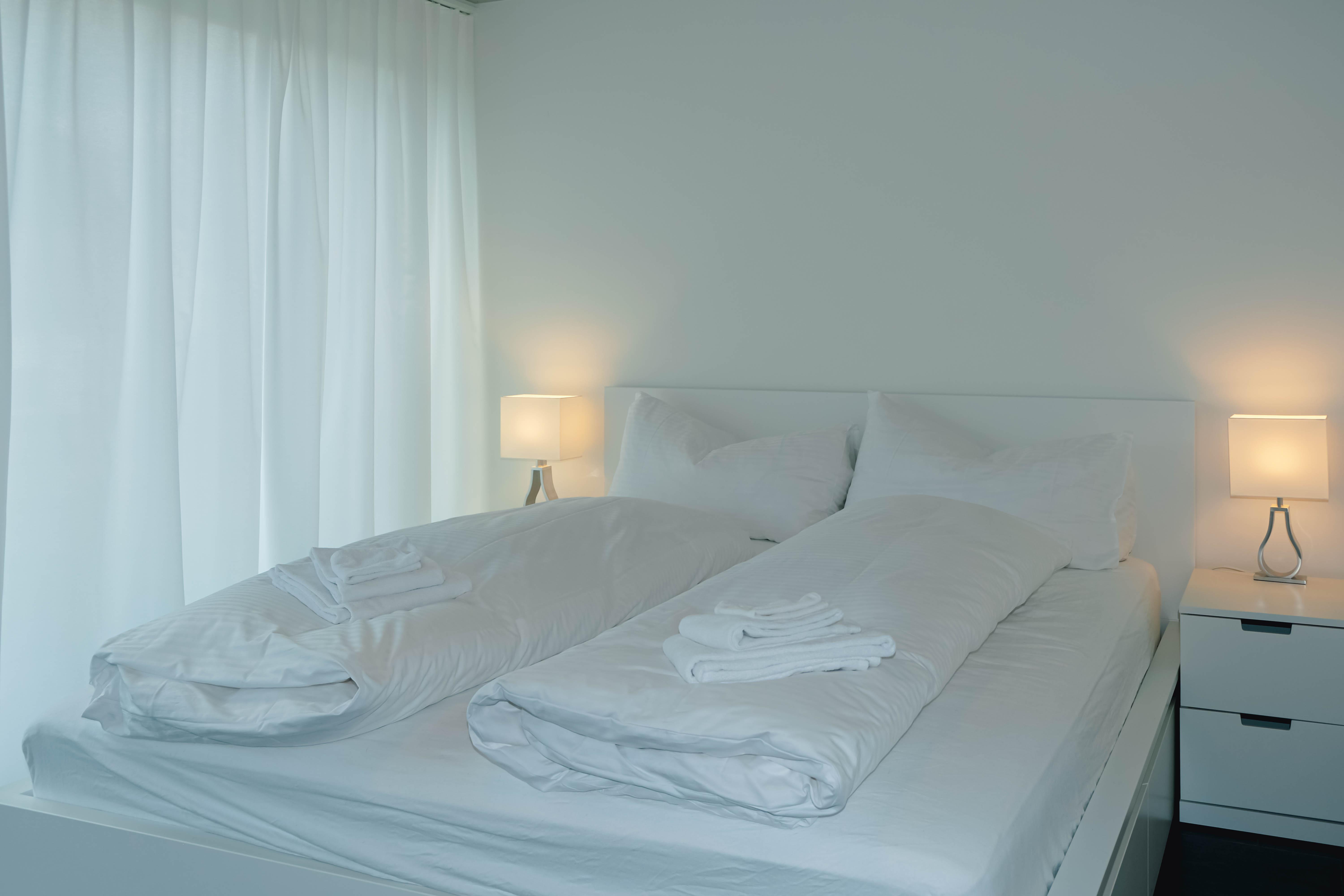 Zimmer mit Bad (4) Zimmer mit Bad (4)