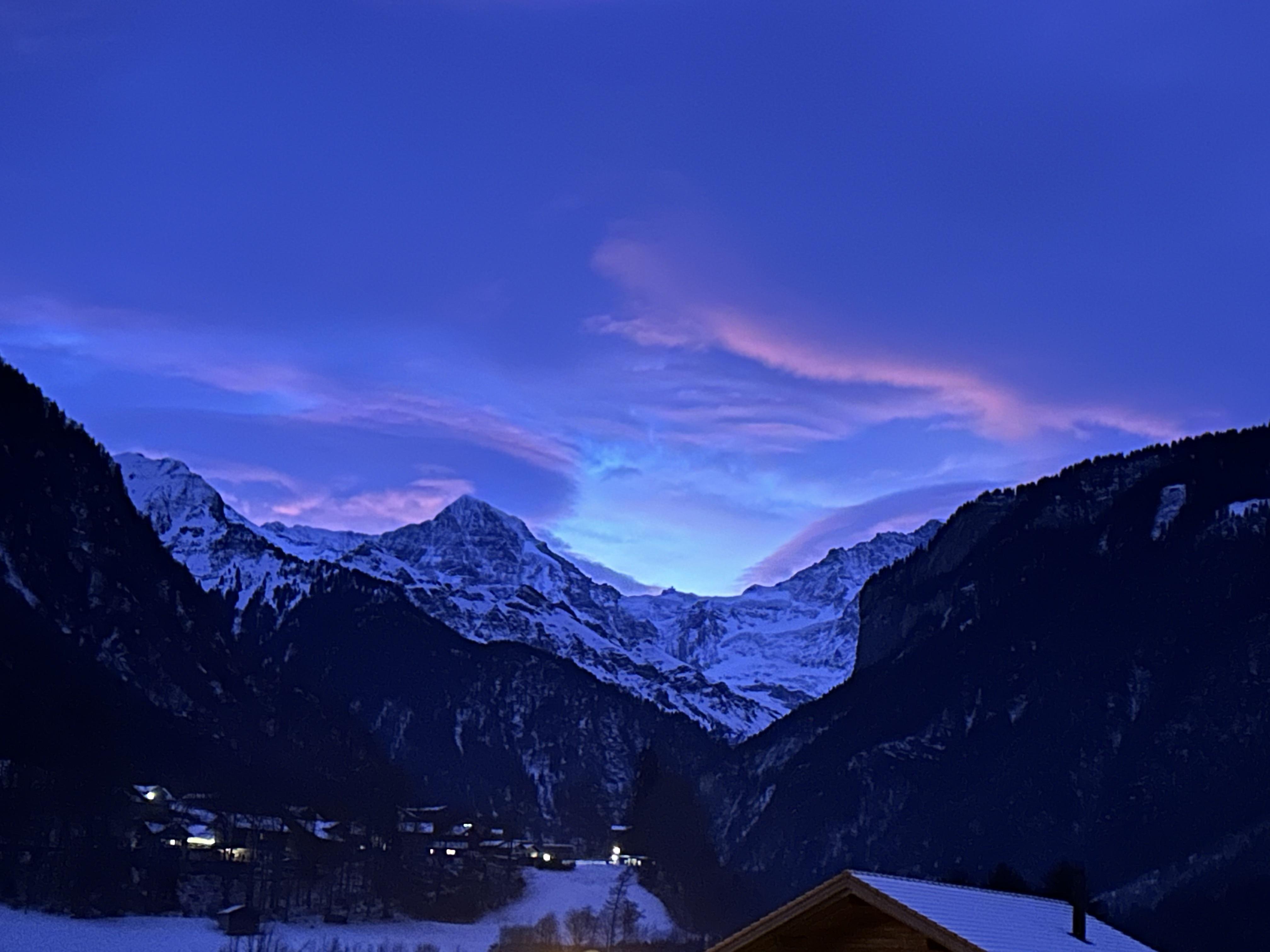 Abendstimmung mit Mönch und Jungfrau Abendstimmung mit Mönch und Jungfrau