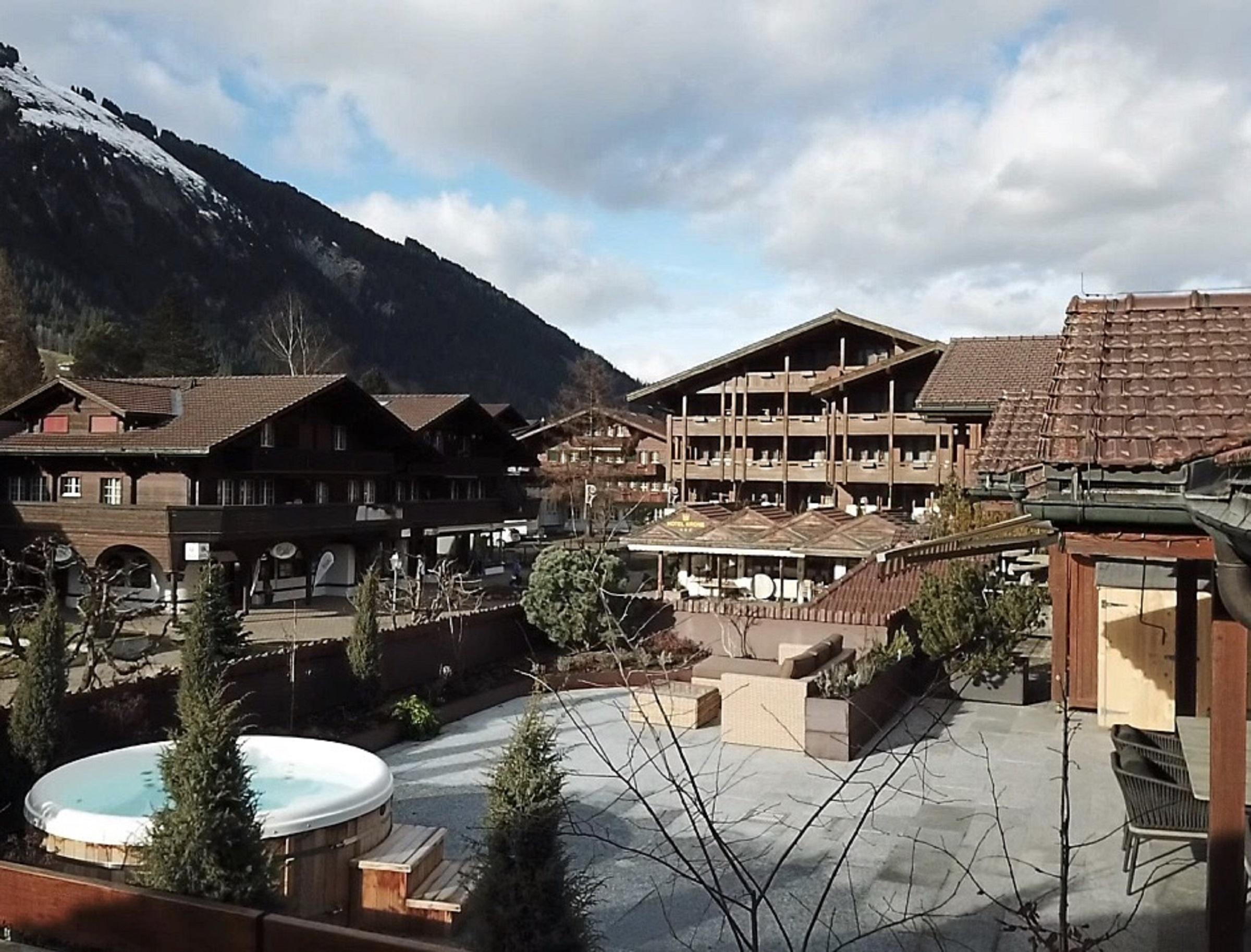 Terrasse mit Jacuzzi Terrasse mit Jacuzzi