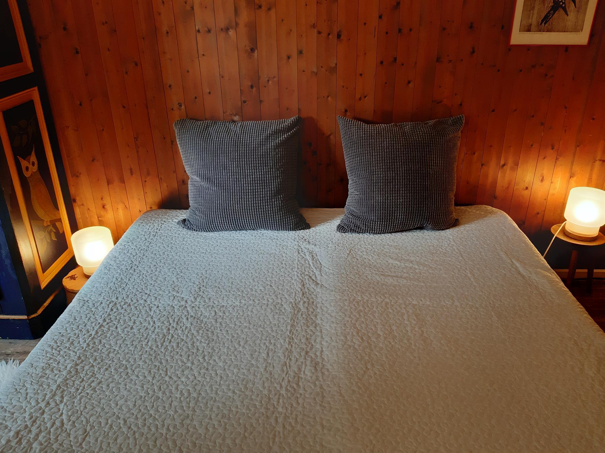 Doppelbett mit 2 Einzelmatratzen Doppelbett mit 2 Einzelmatratzen
