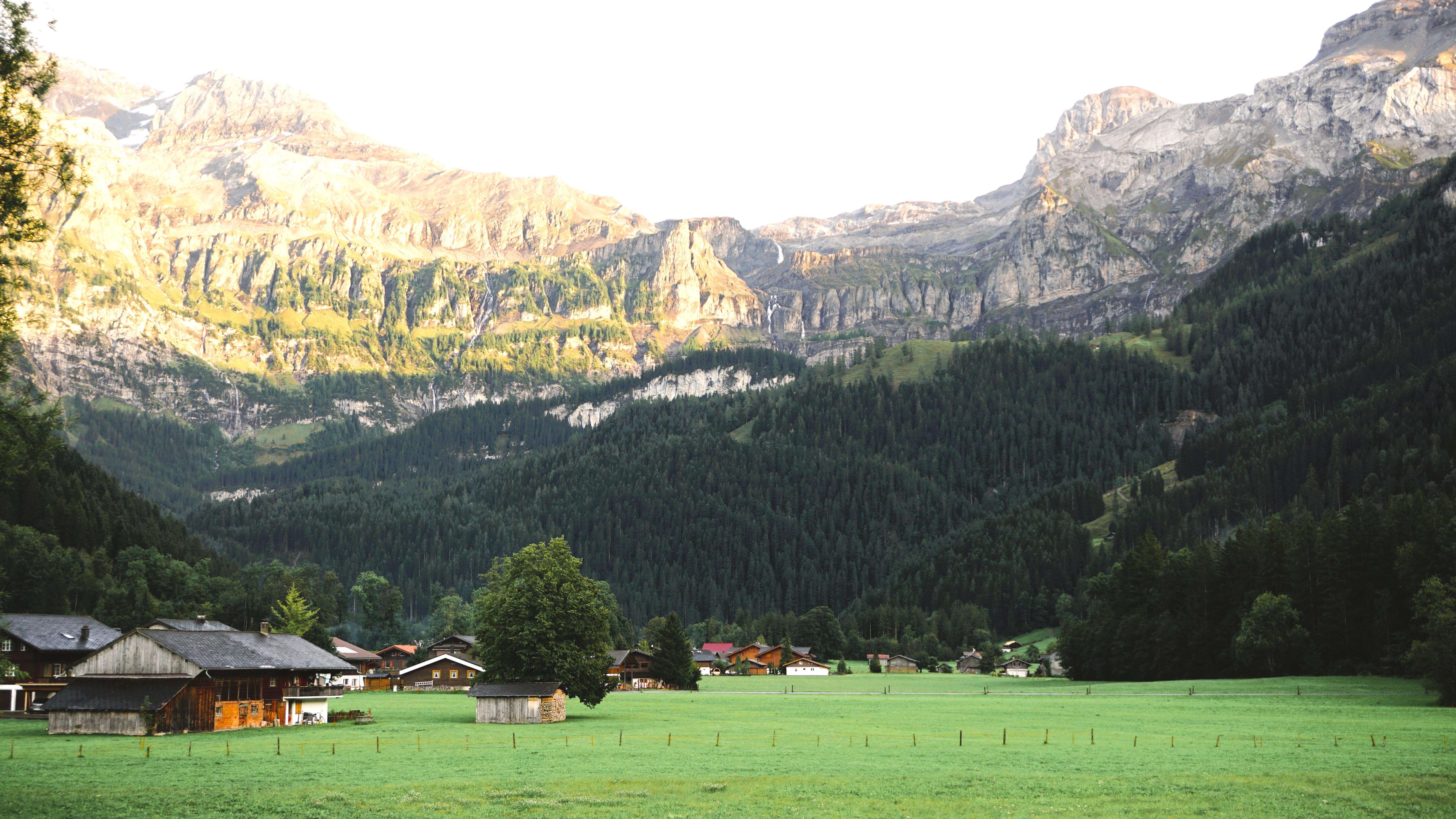 Bergpanorama-Wildstrubelkette Aussicht von Balkon Bergpanorama-Wildstrubelkette Aussicht von Balkon