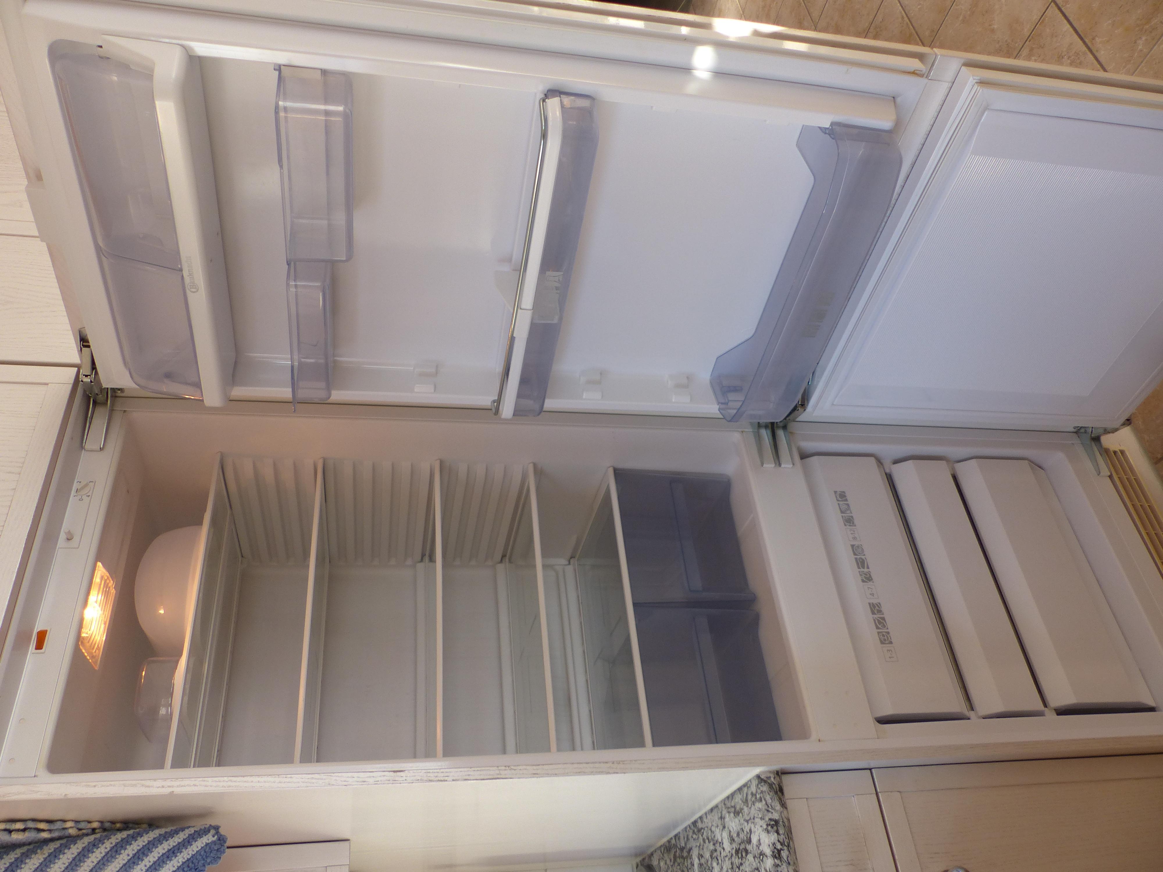 Küchlschrank mit Gefrierschubladen Küchlschrank mit Gefrierschubladen