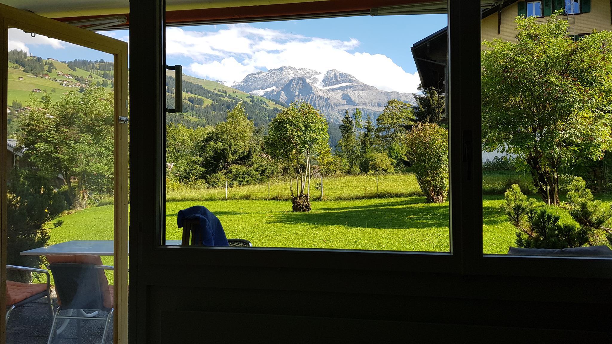 Blick auf den Wildstrubel und Garten Blick auf den Wildstrubel und Garten