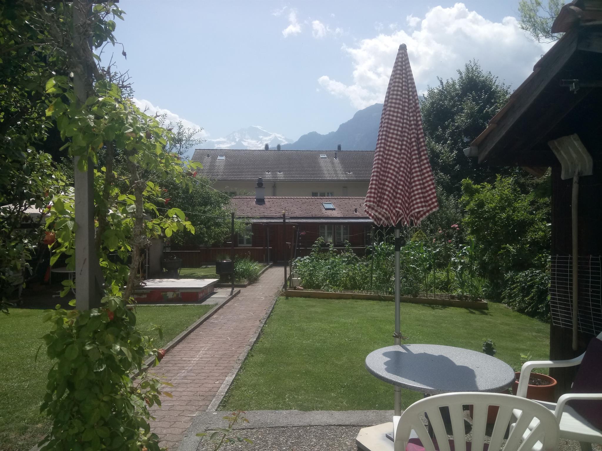 Garten mit kl. Sitzplatz - small seating place Garten mit kl. Sitzplatz - small seating place