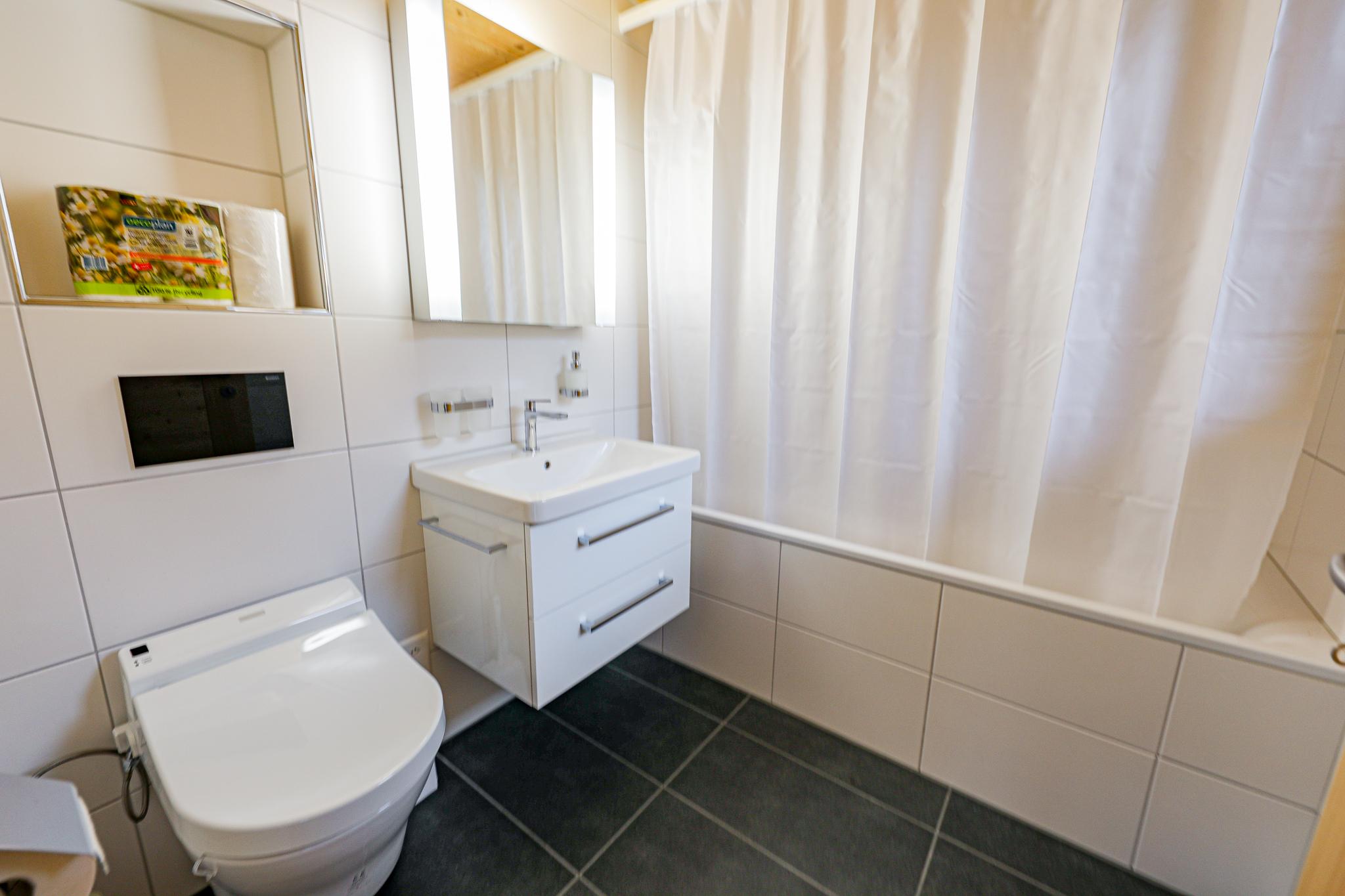 Badezimmer mit Badwanne Badezimmer mit Badwanne