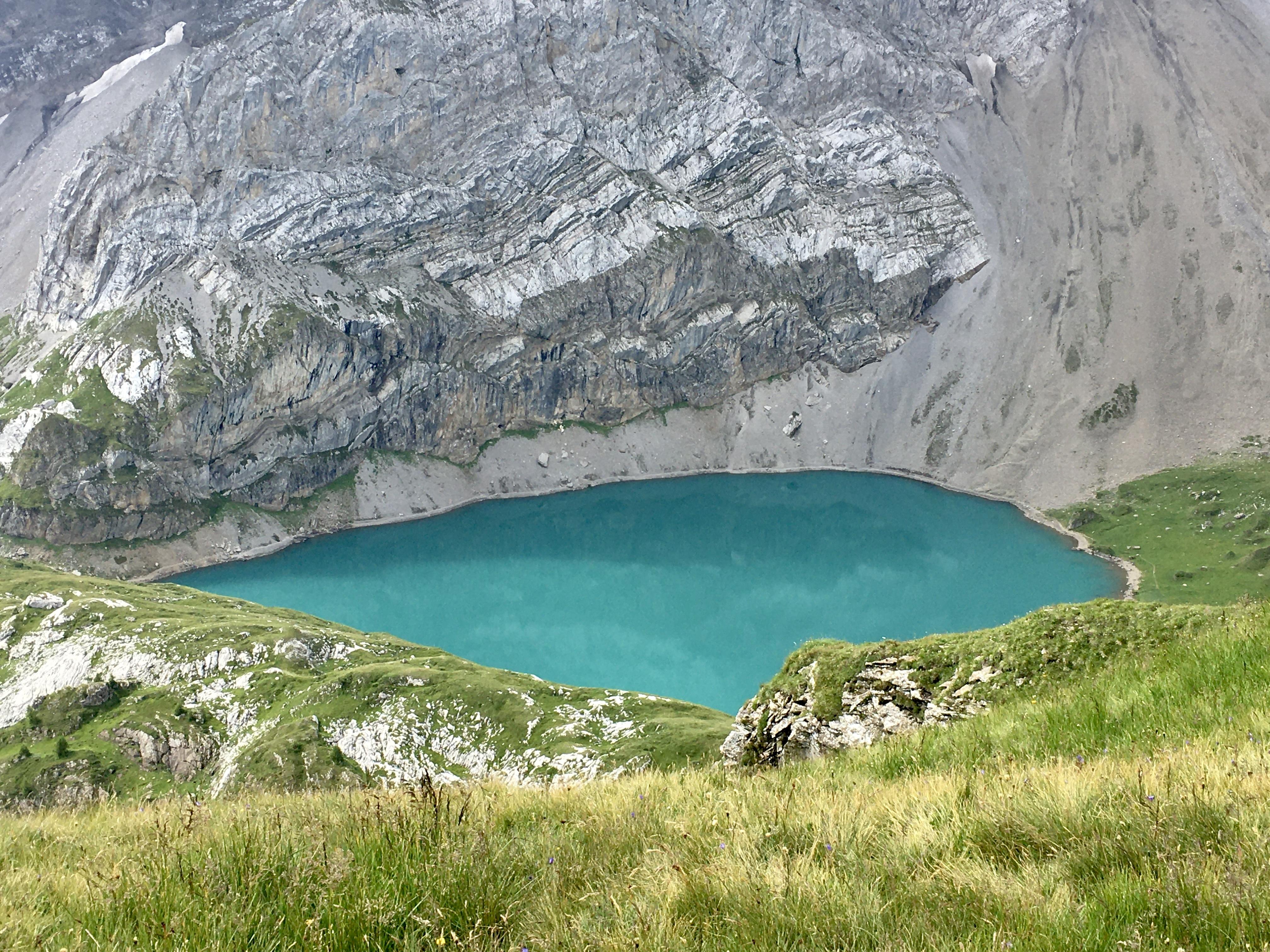 Iffighorn: Blick hinunter zum Iffigensee Iffighorn: Blick hinunter zum Iffigensee