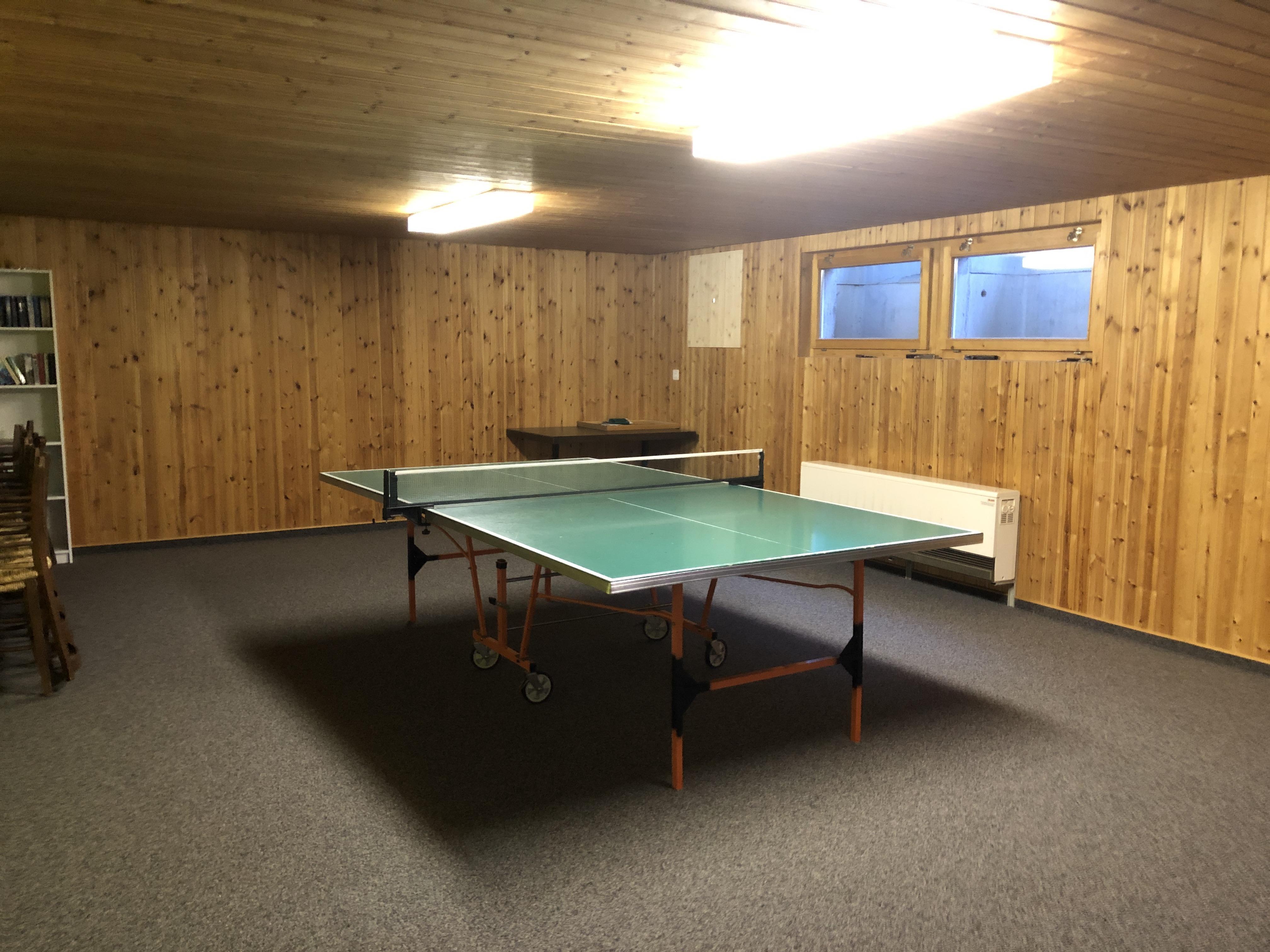 Spielzimmer mit Tischtennis-Tisch2 Spielzimmer mit Tischtennis-Tisch2