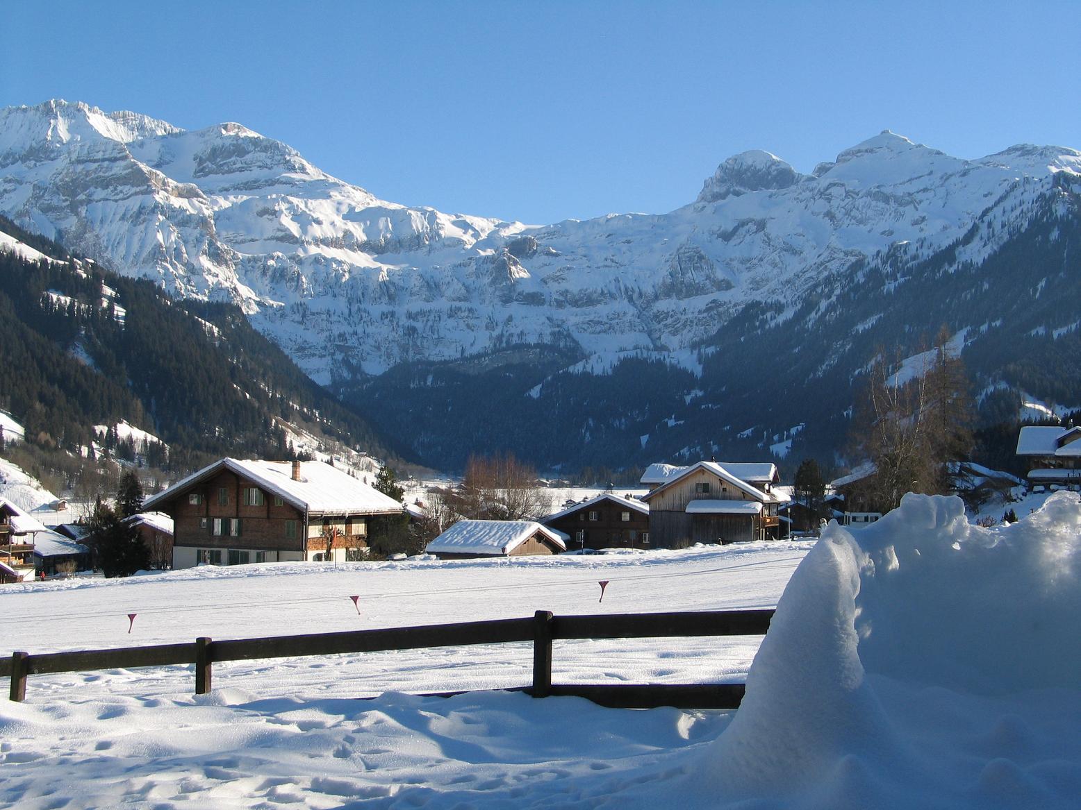 Babylift vor dem Haus Babylift vor dem Haus