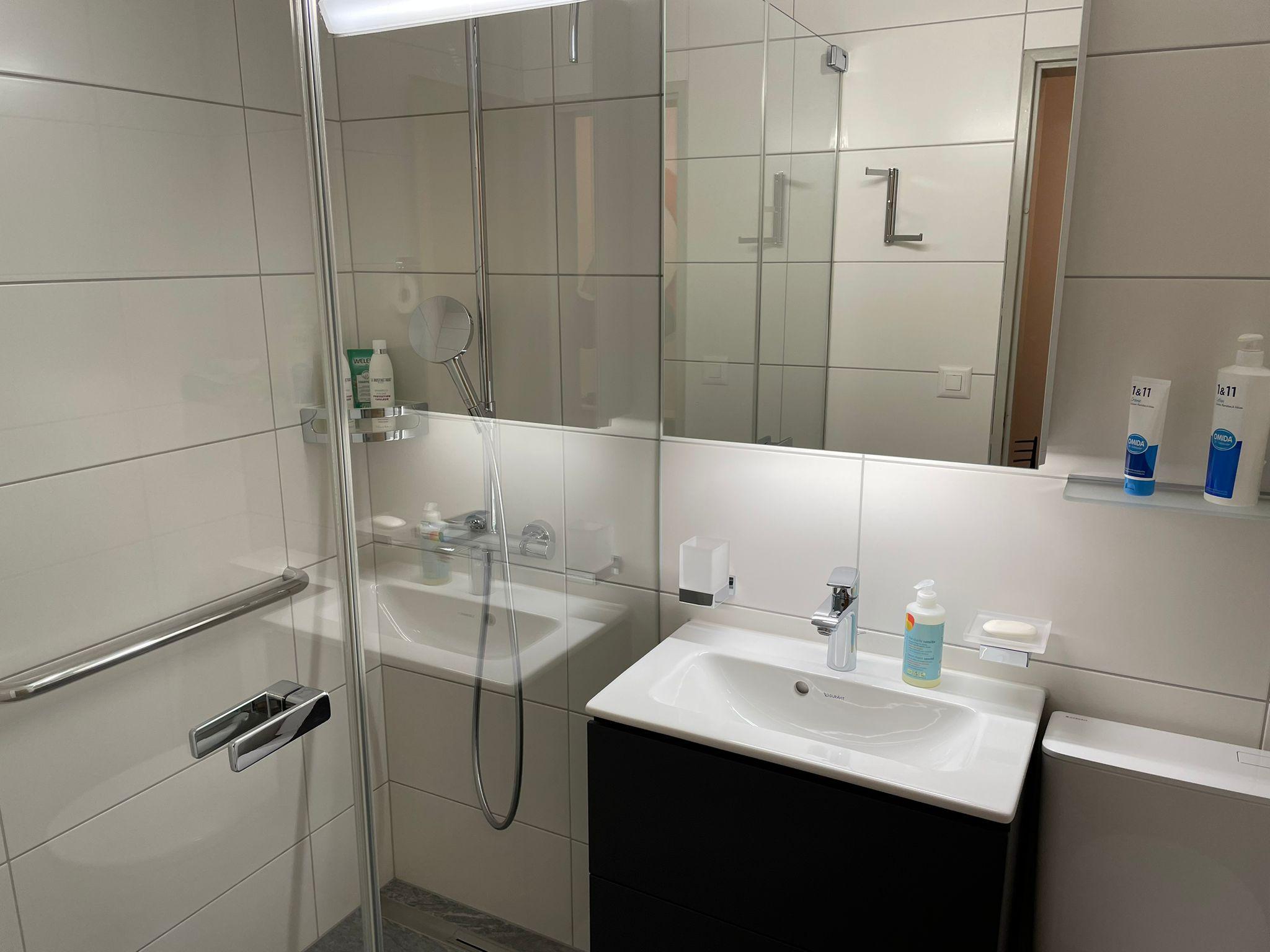 Badezimmer und Dusche Badezimmer und Dusche