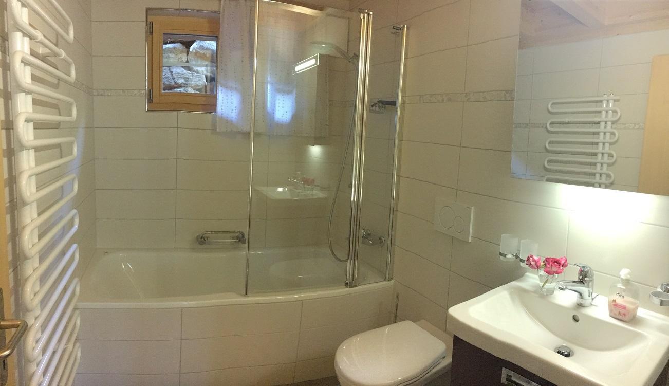 Das Badezimmer im OG Das Badezimmer im OG