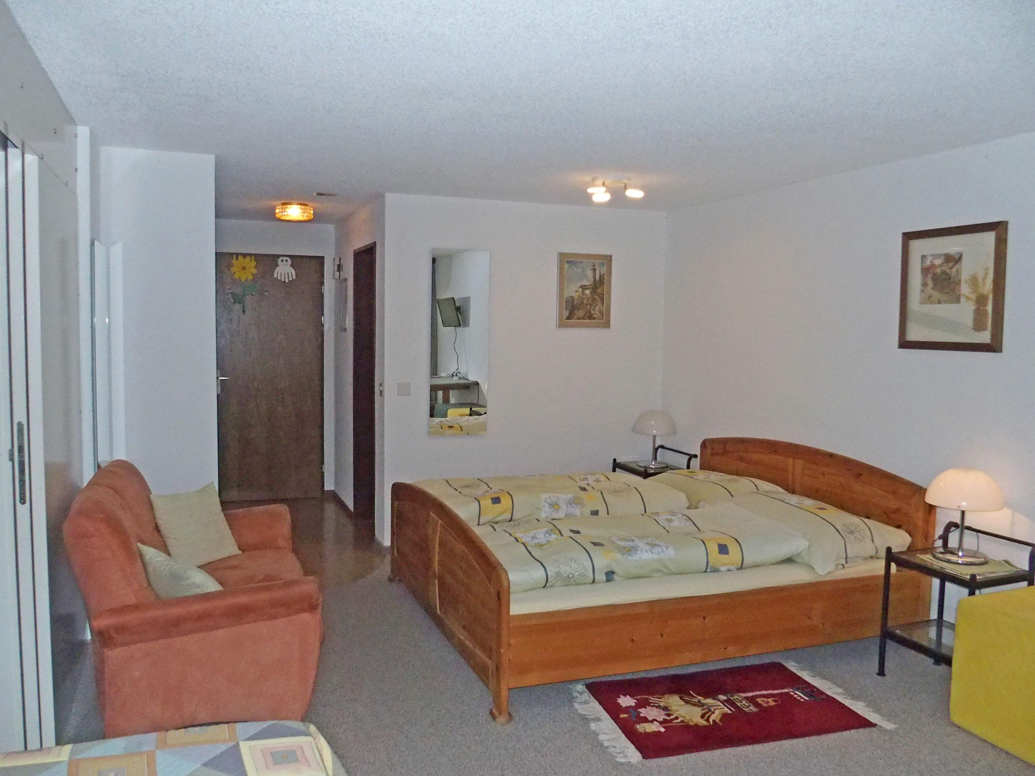 Schlafzimmer mit Doppelbett Schlafzimmer mit Doppelbett