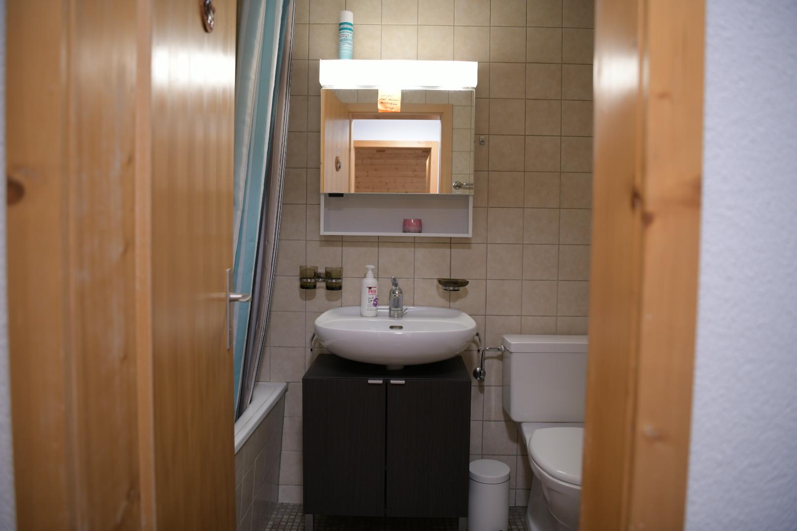 Badezimmer mit Wanne Badezimmer mit Wanne