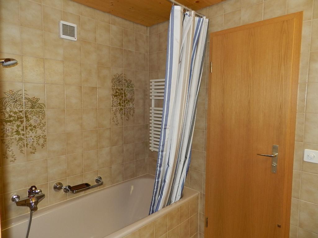 Badezimmer (1) Badezimmer (1)